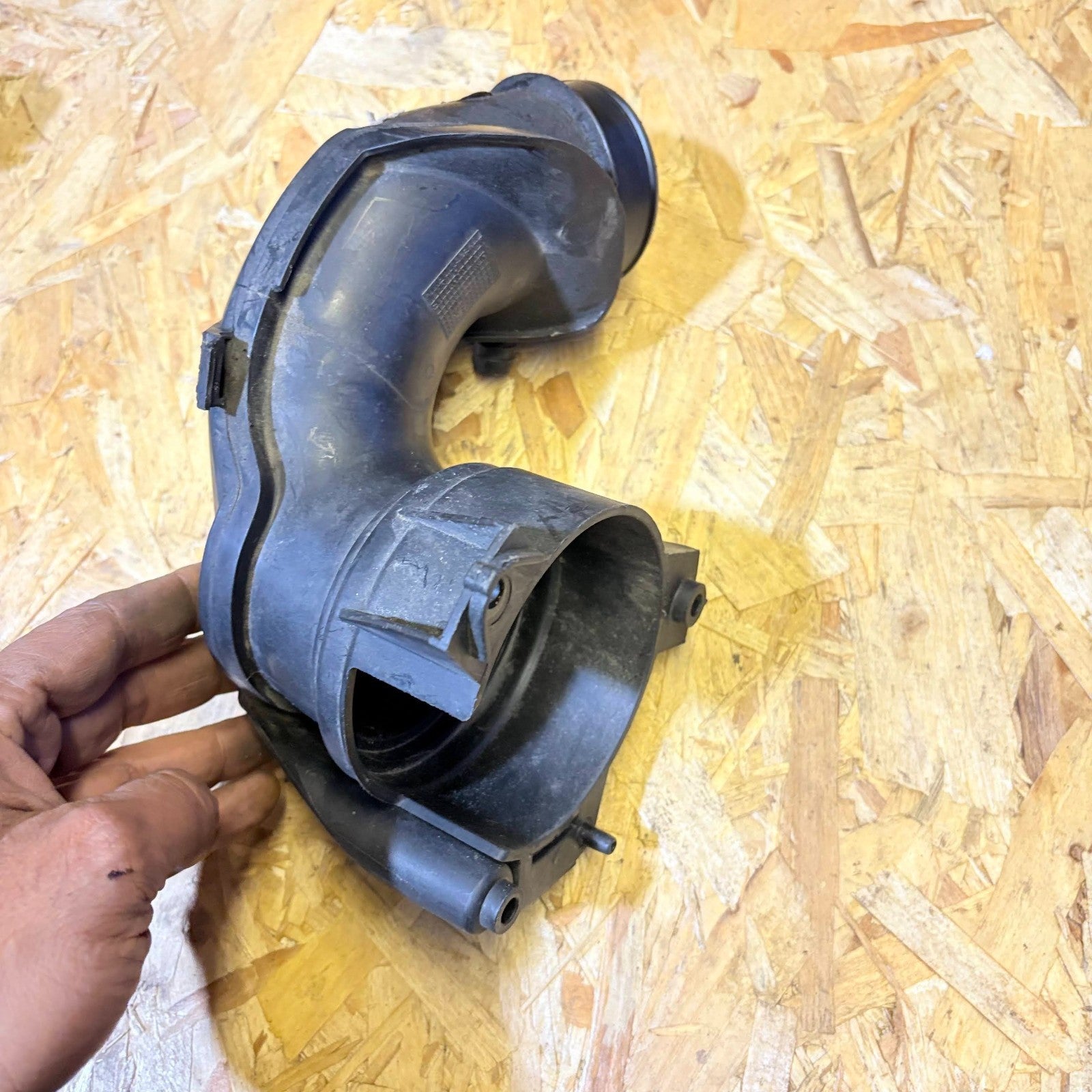 Mercedes C Class 2003 Intercharge Tube Intake Pipe A2710900629