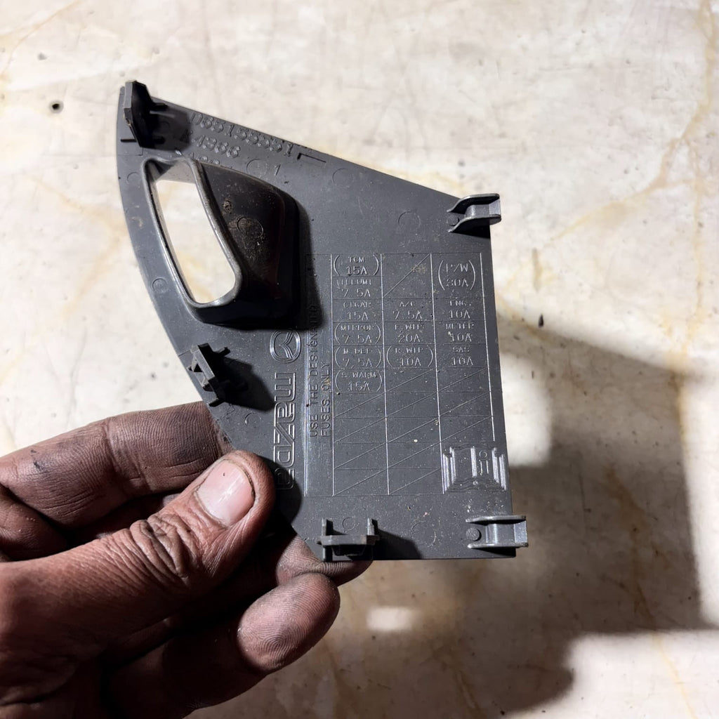 Mazda 2 DE 1.4CD 50kW Diesel Interior Fuse box cover D65155551