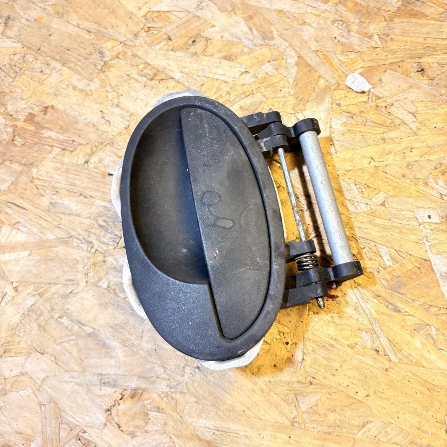 VAUXHALL CORSA C 5 DOOR PASSENGER FRONT EXTERIOR DOOR HANDLE FLAME 8048604
