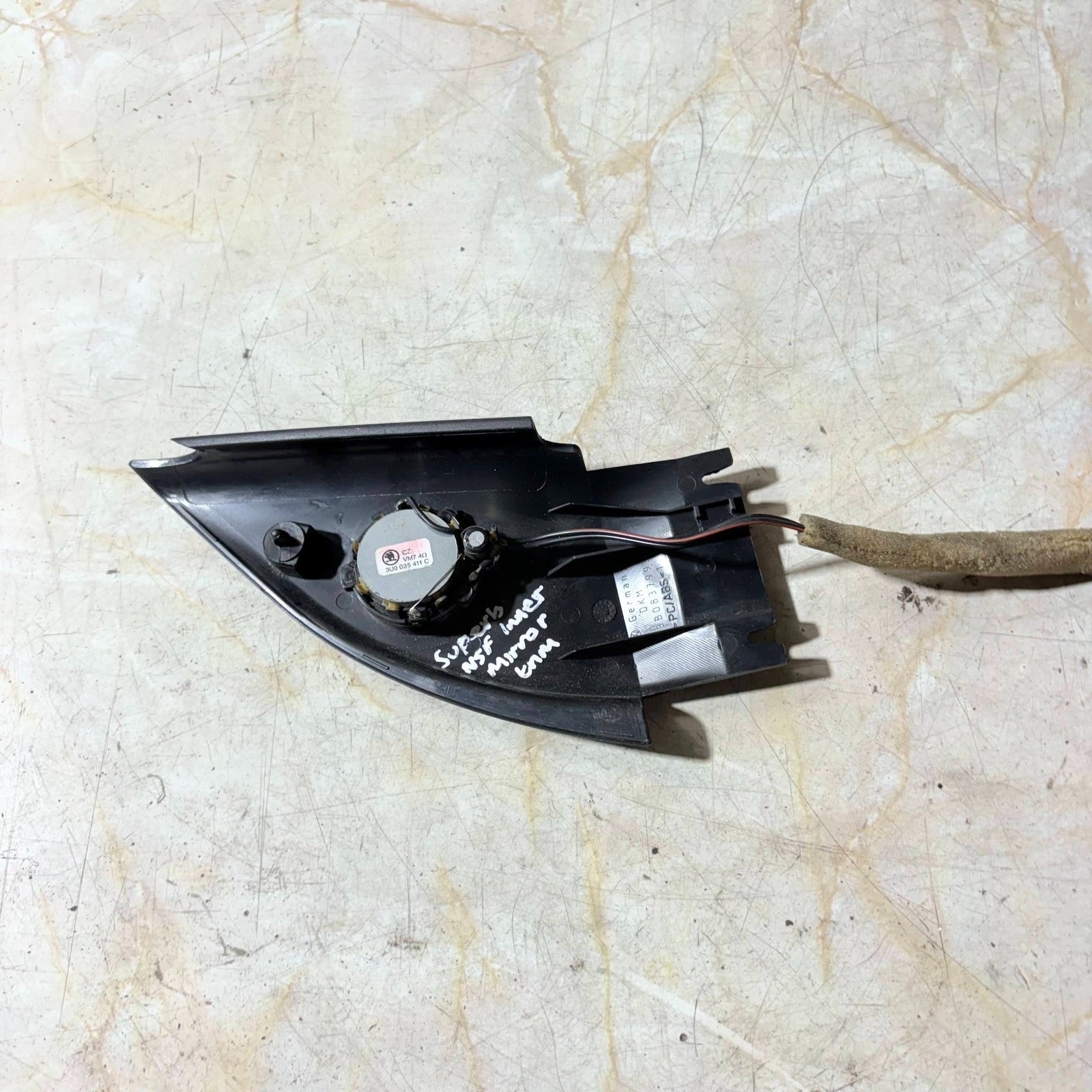 SKODA SUPERB 2001-2008 LEFT FRONT SPEAKER SURROUND TRIM UNIT 3U0035411C