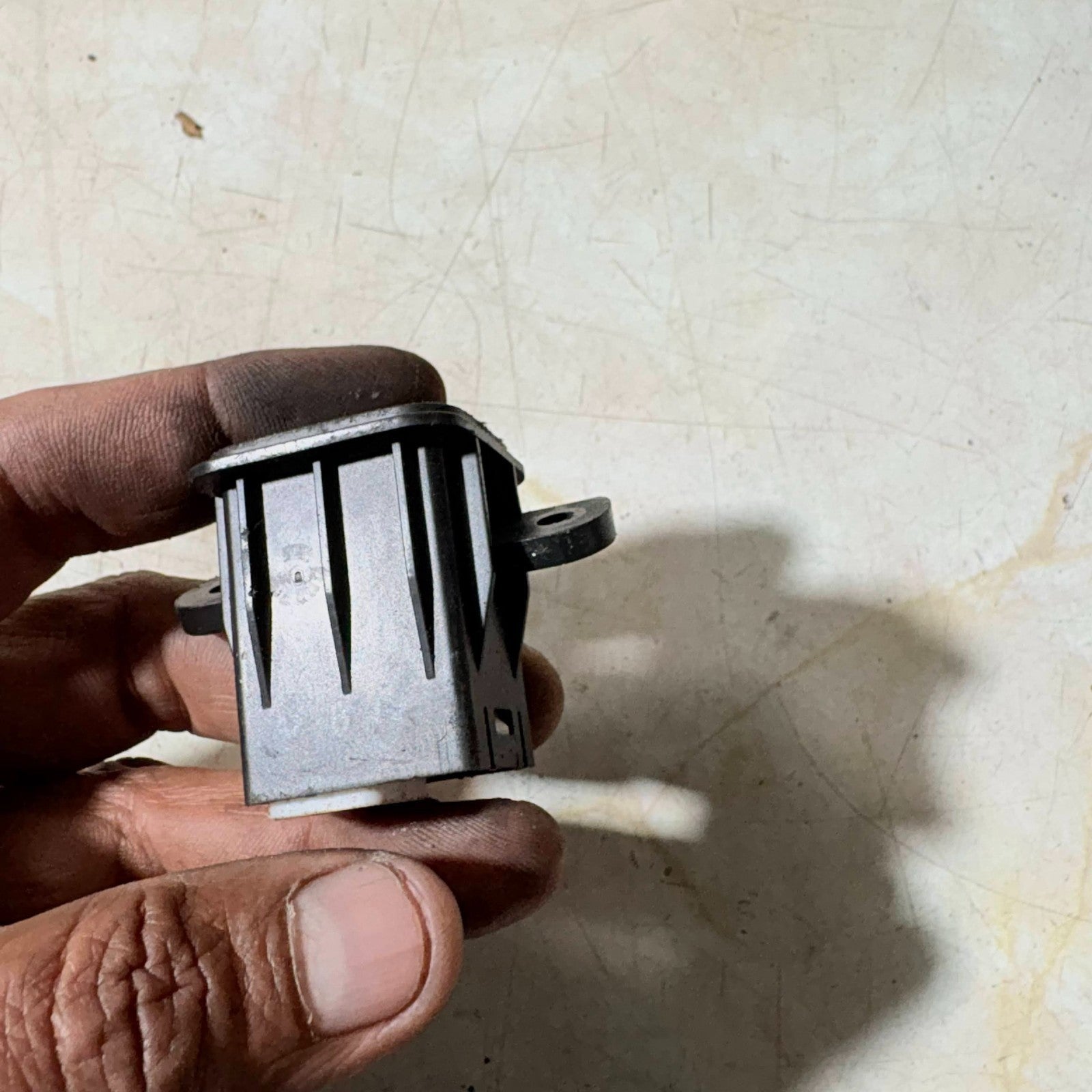 HONDA CR-V 2002-2006 MK2 BOOT LID OPEN SWITCH BUTTON