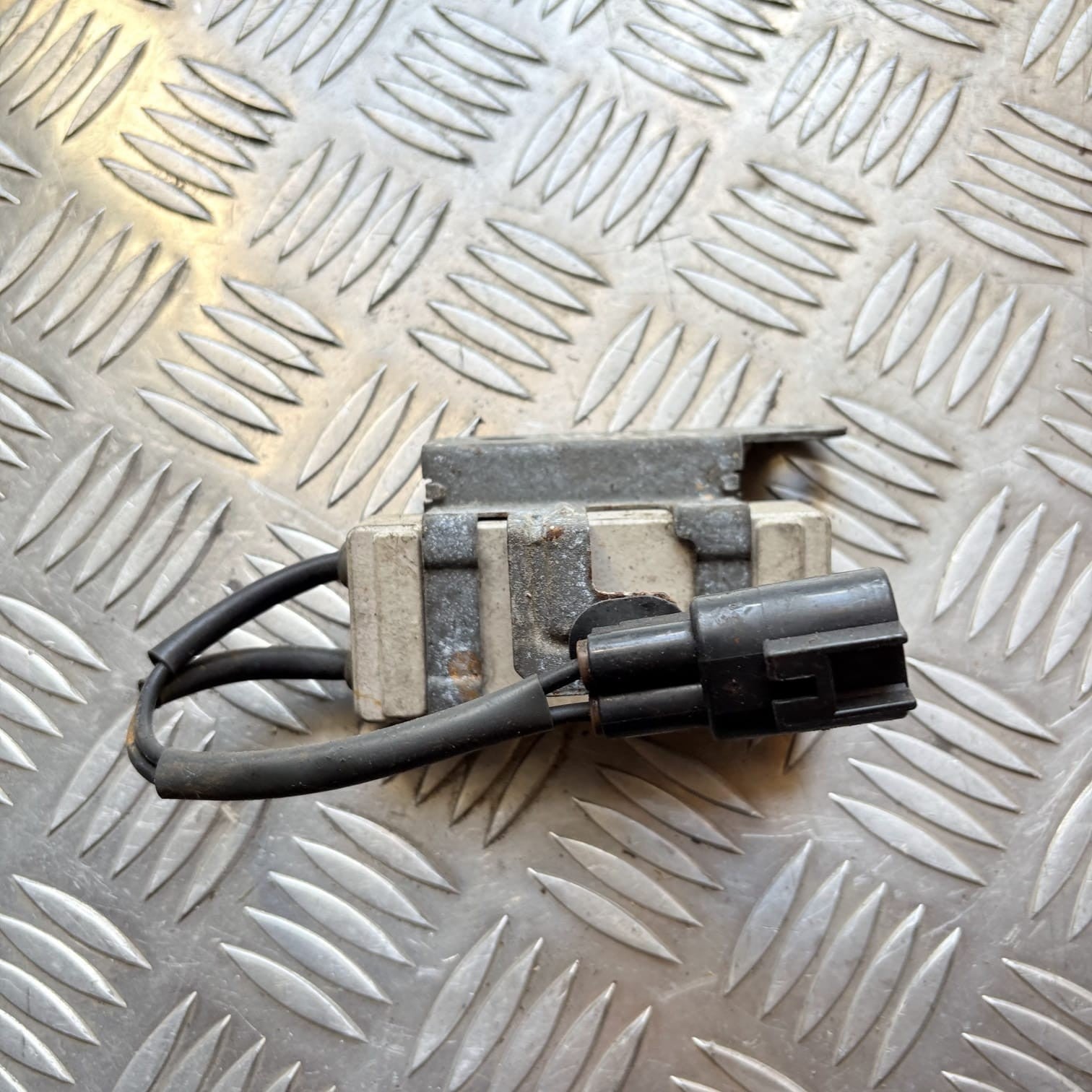 TOYOTA YARIS 2007 MK2 RADIATOR FAN RELAY 246810-6110B 1.3 PETROL