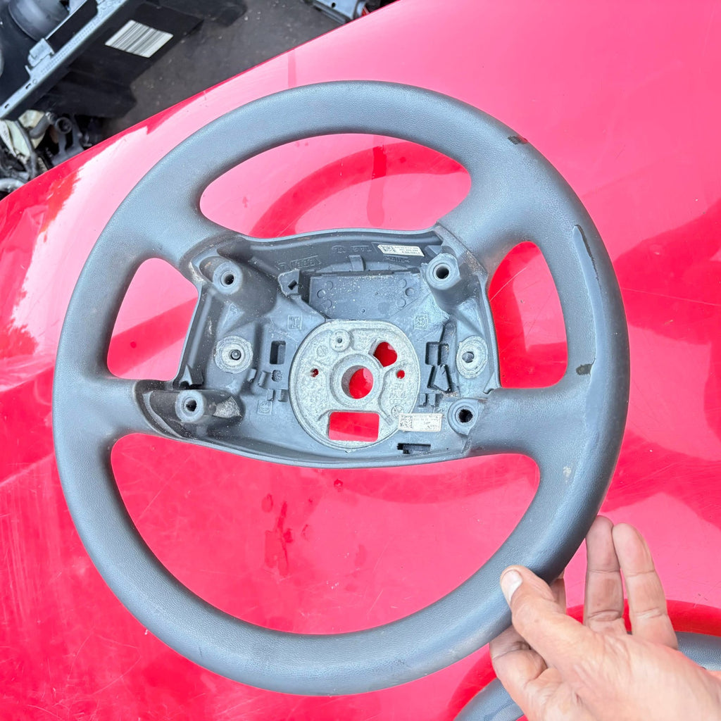Audi A4 2.5 v6 4-Spoke Steering Wheel 8E0000124