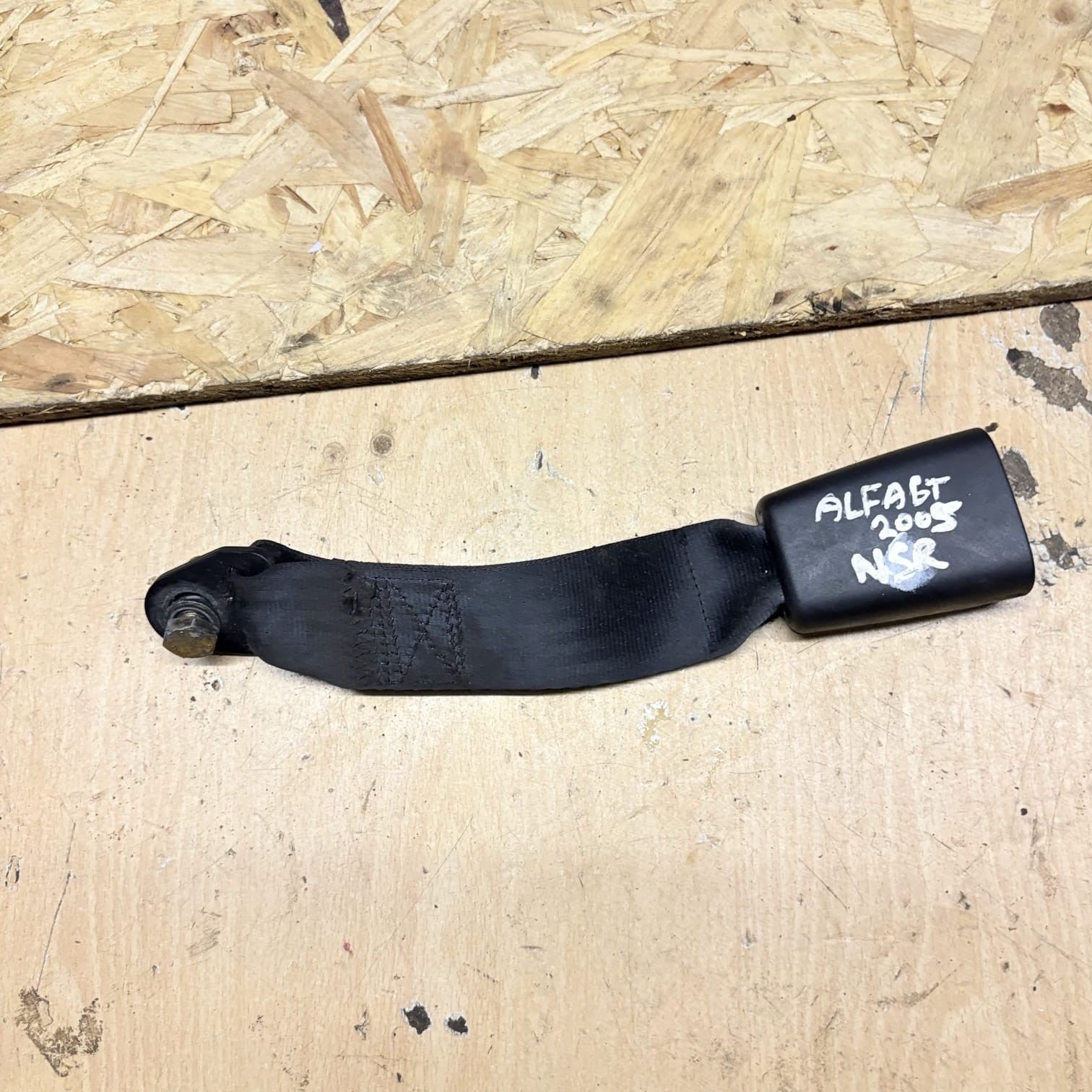 Alfa Romeo GT 937 & 156 Rear Left Passenger Seat Belt Lock 10447290