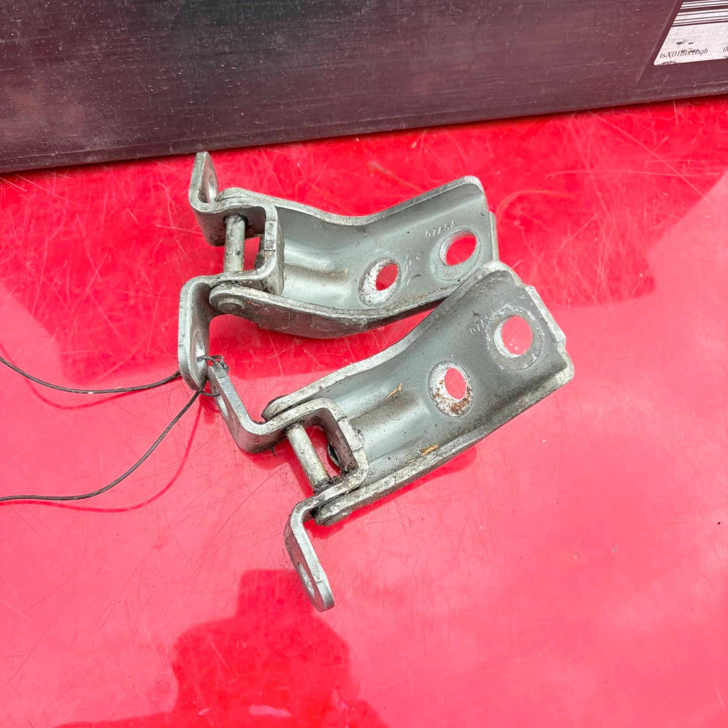 JAGUAR S TYPE DRIVER DOOR HINGES