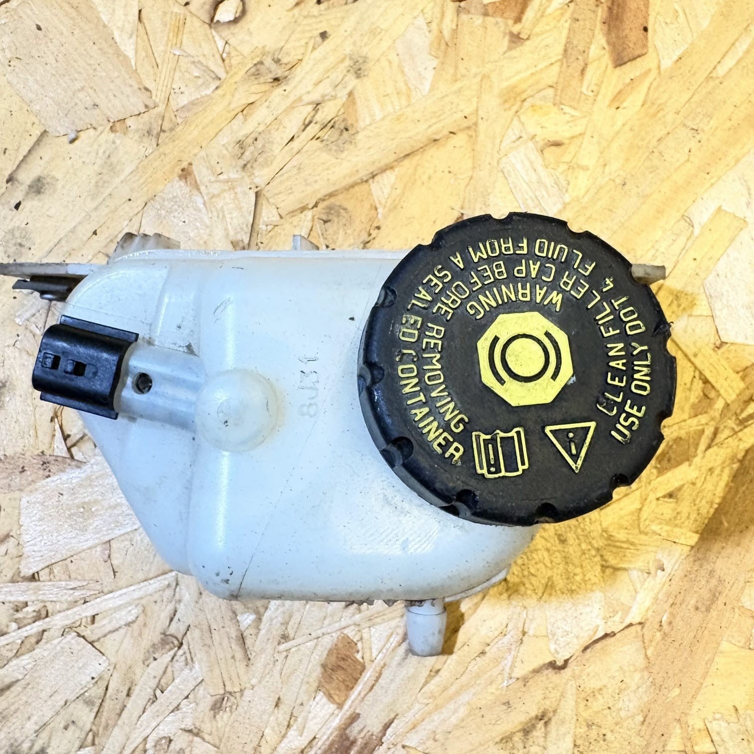 Renault Wind E4M Brake Fluid Reservoir 8200862403 1.10 Petrol 74kw 22318885