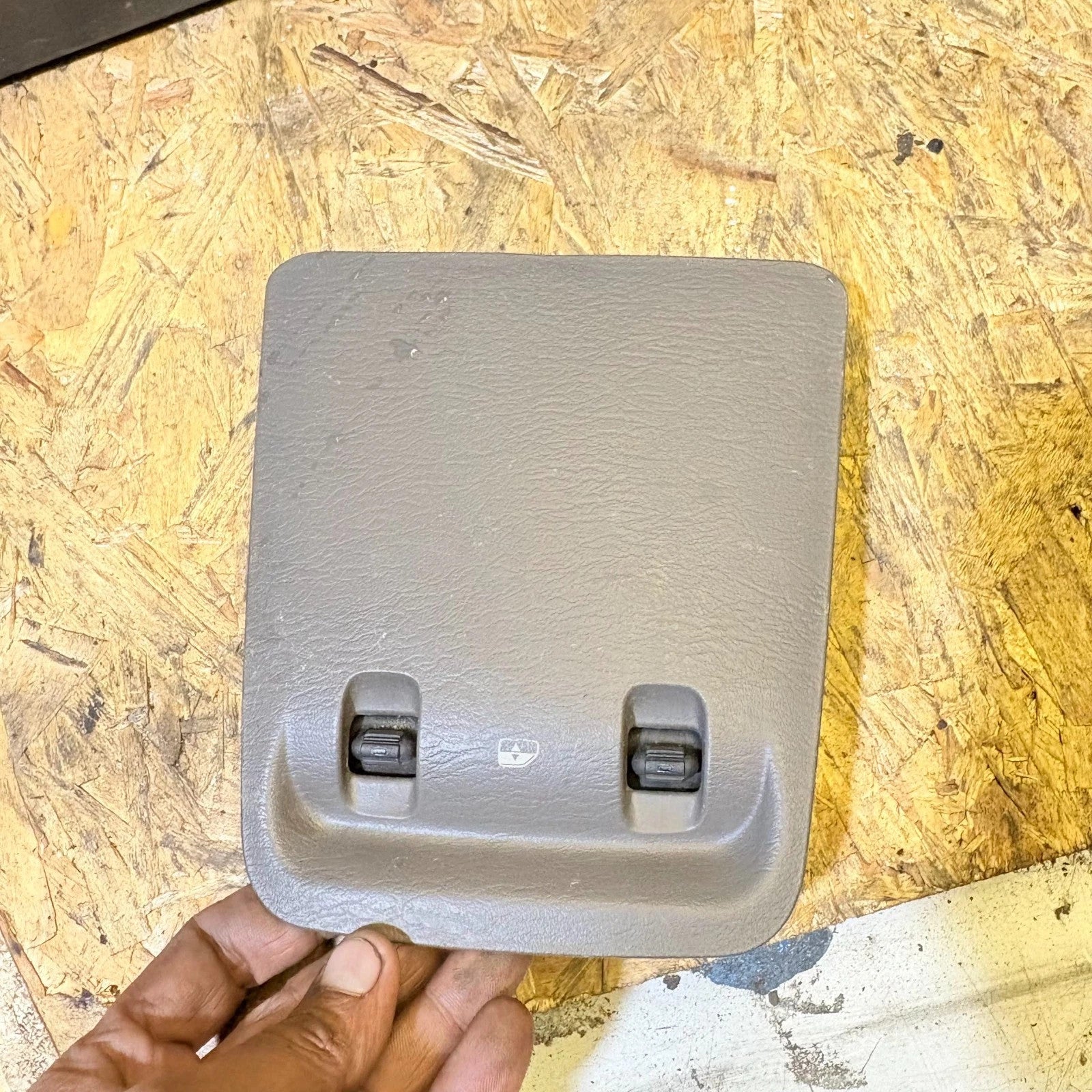 2002-2007 Jeep Cherokee/Liberty KJ Rear Window Switch Panel 1000032AC 56010091AB