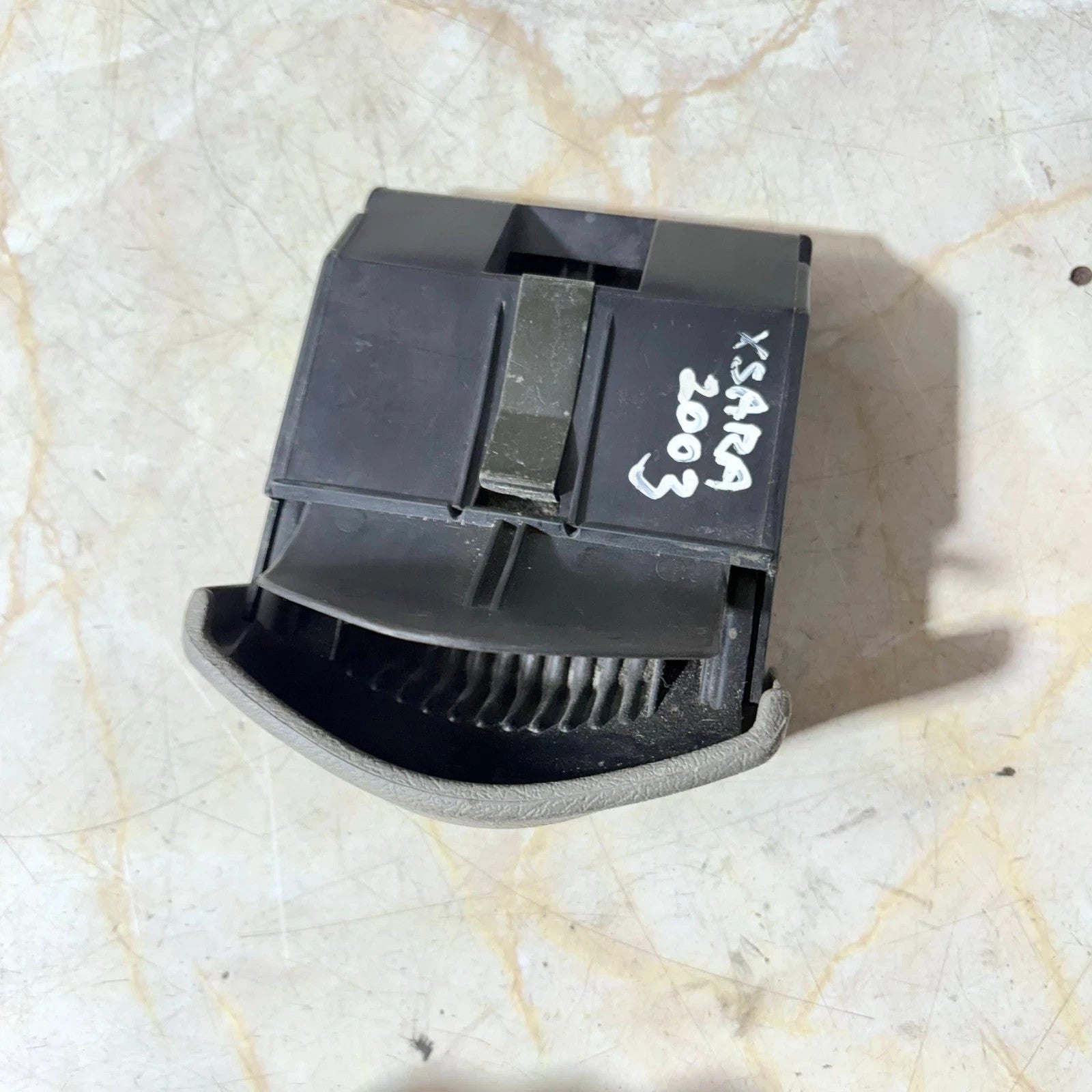 Citroen Xsara Picasso N68 Front Centre Console Ashtray 2000-2003 9635581577