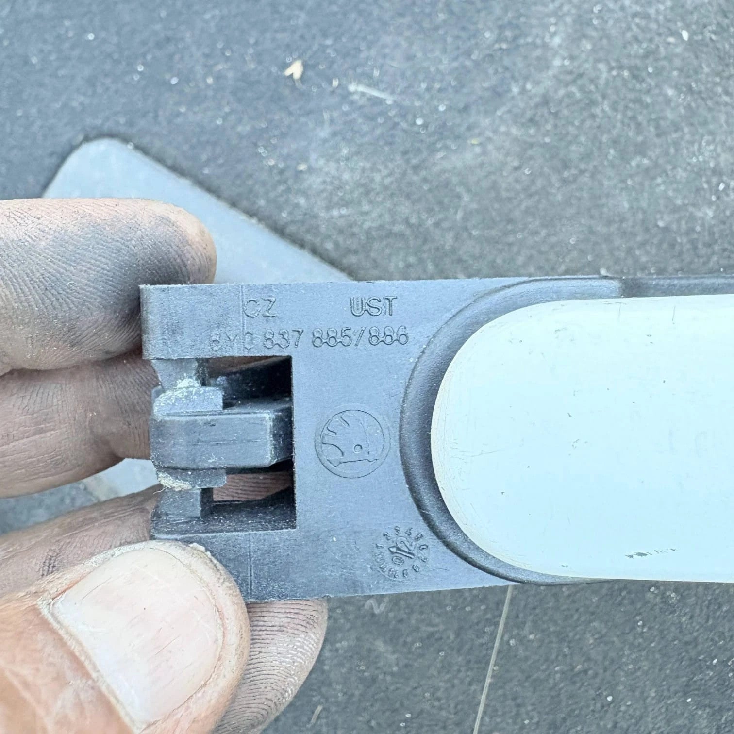 Skoda Superb Driver Rear Exterior Door Handle 2002 6Y0887885886