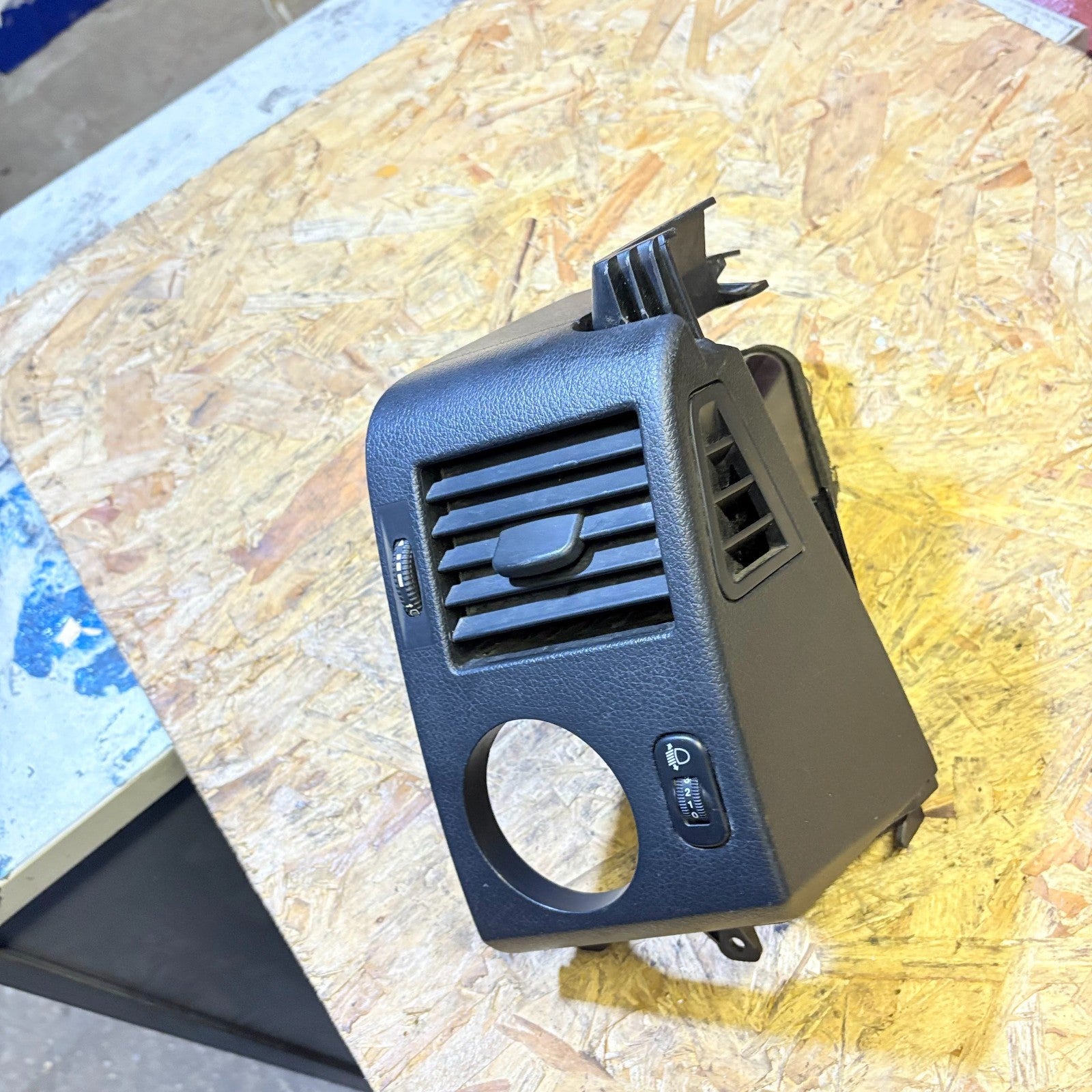 Mercedes-Benz Sprinter W906 2008 dashboard air vent driver right side DN14078R