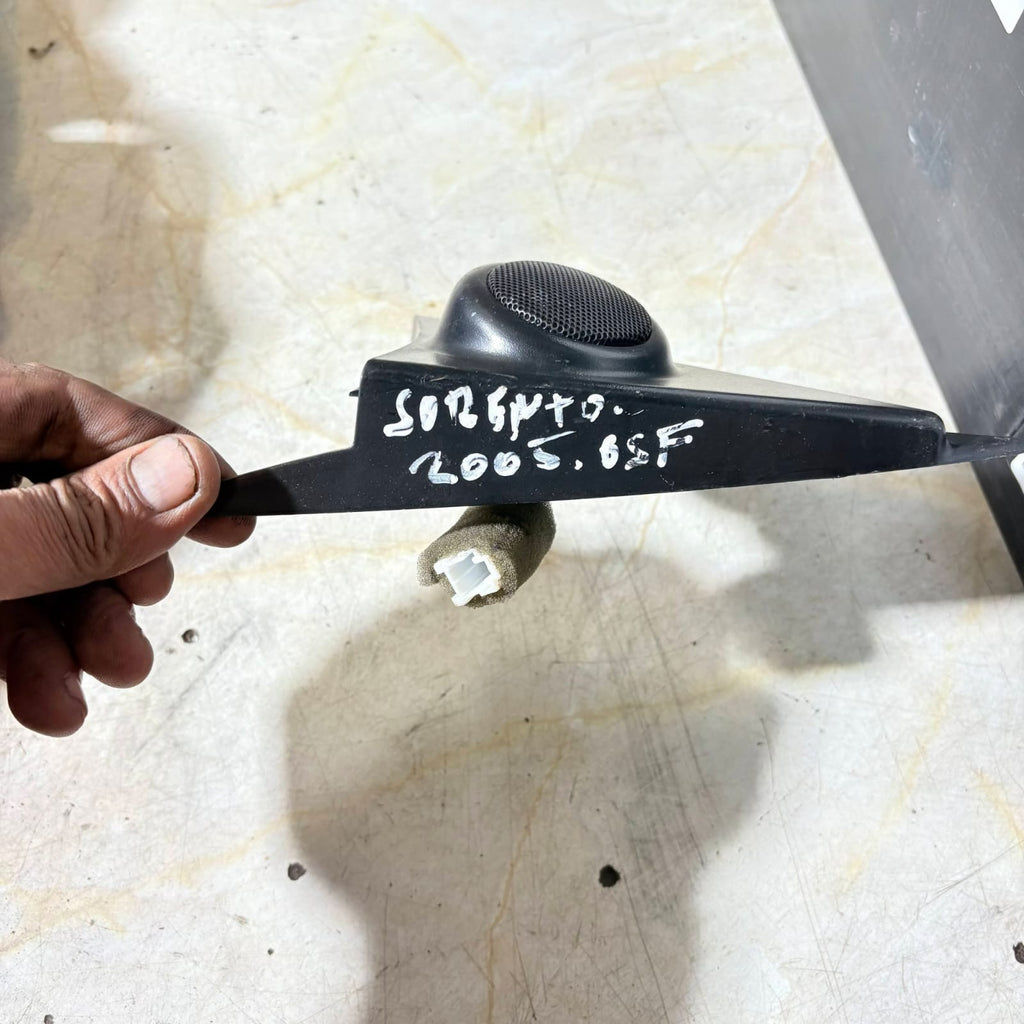 Kia Sorento JC Speaker Bezel Tweeter Driver Front 96350-3E500 (00) 2005 OSF