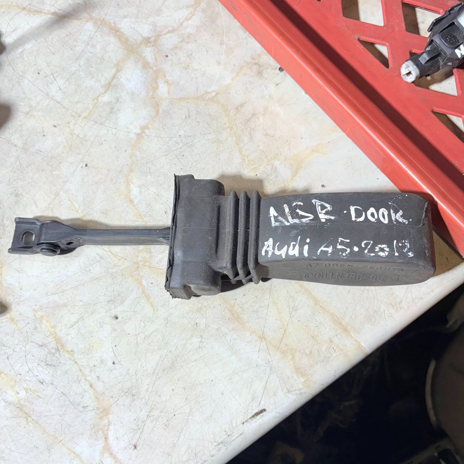 08-15 AUDI A5 8T PASSENGER REAR LEFT DOOR CHECK STRAP