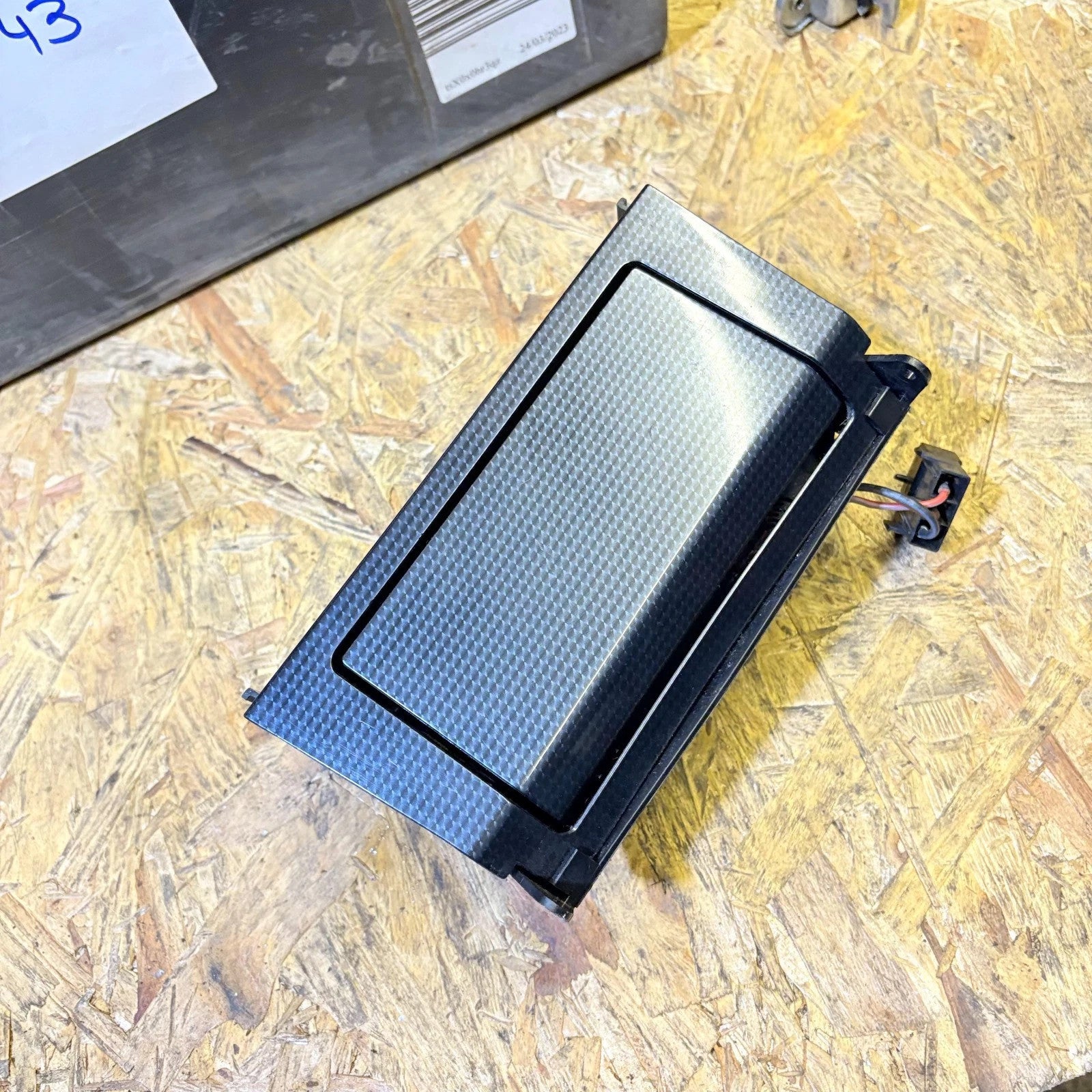 1998 MERCEDES ASHTRAY AND POWER SOCKET