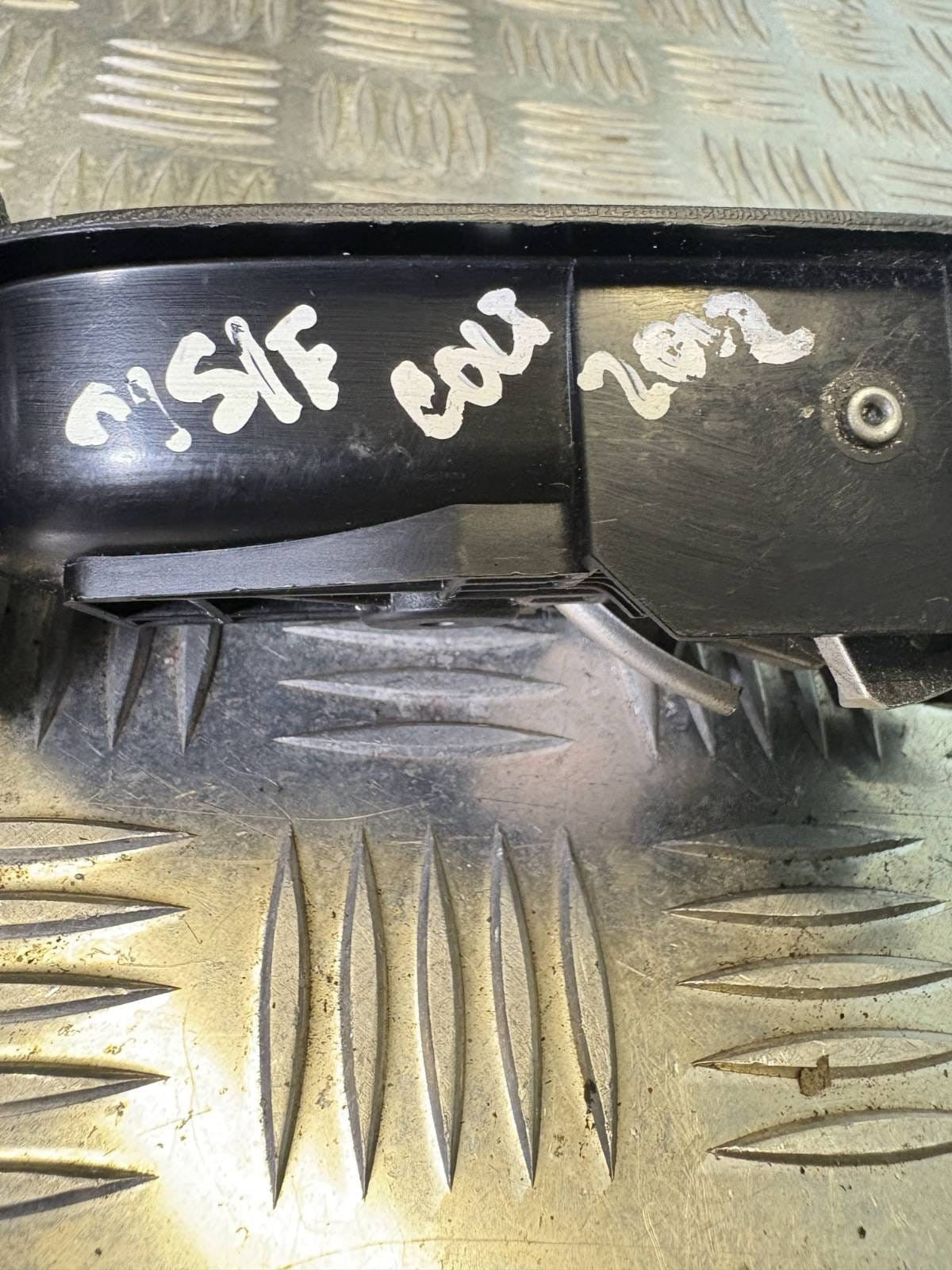 Driver front inner handle Mitsubishi Colt 2012