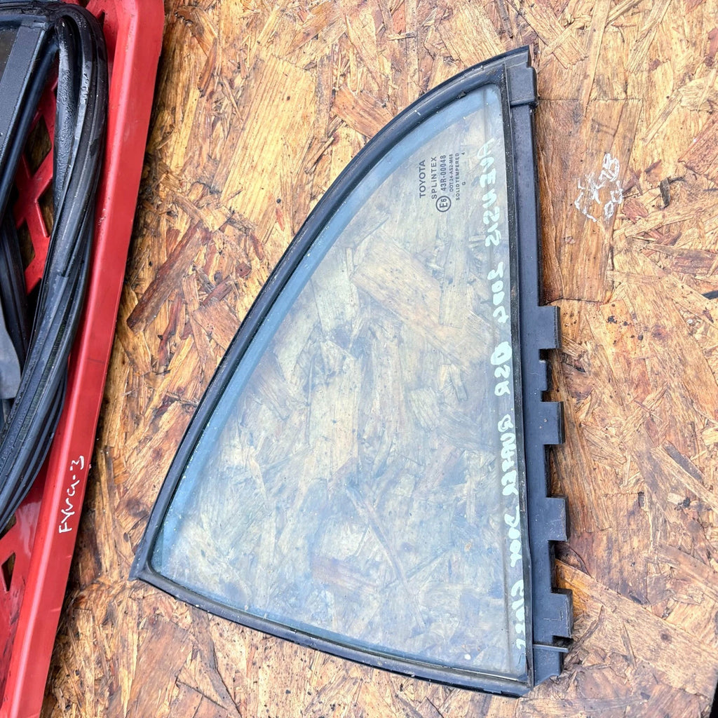 TOYOTA AVENSIS MK2 QUARTER WINDOW GLASS DRIVERS REAR RIGHT 2003~2008