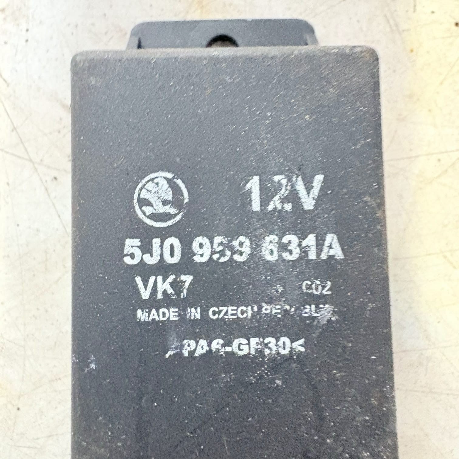 SKODA FABIA MK2 ROOMSTER AIRBAG ADAPTER RELAY 5J0959631A