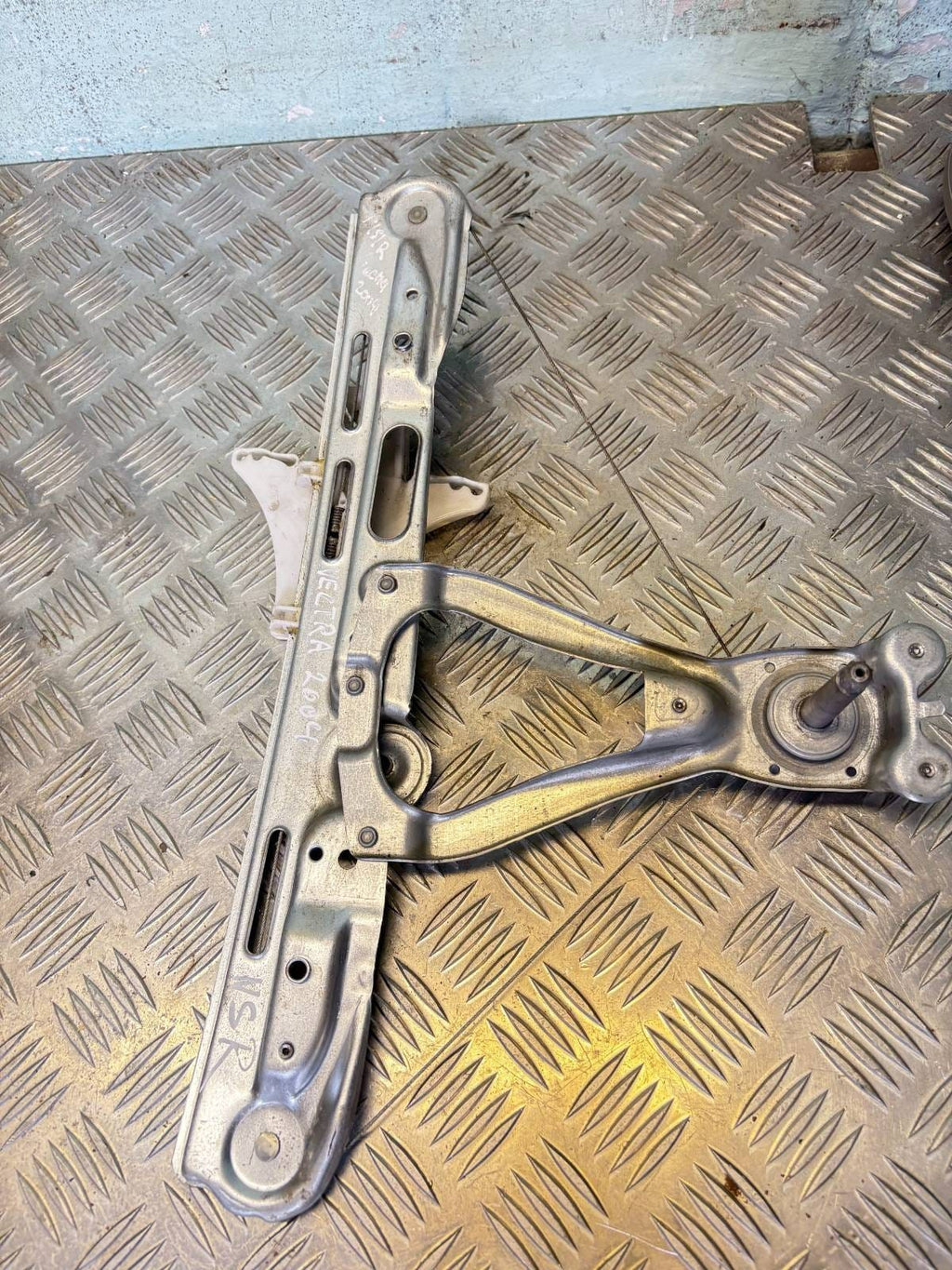 VAUXHALL VECTRA C 06-08 WINDOW REGULATOR MANUAL REAR PASSENGER SIDE NEARSIDE2004