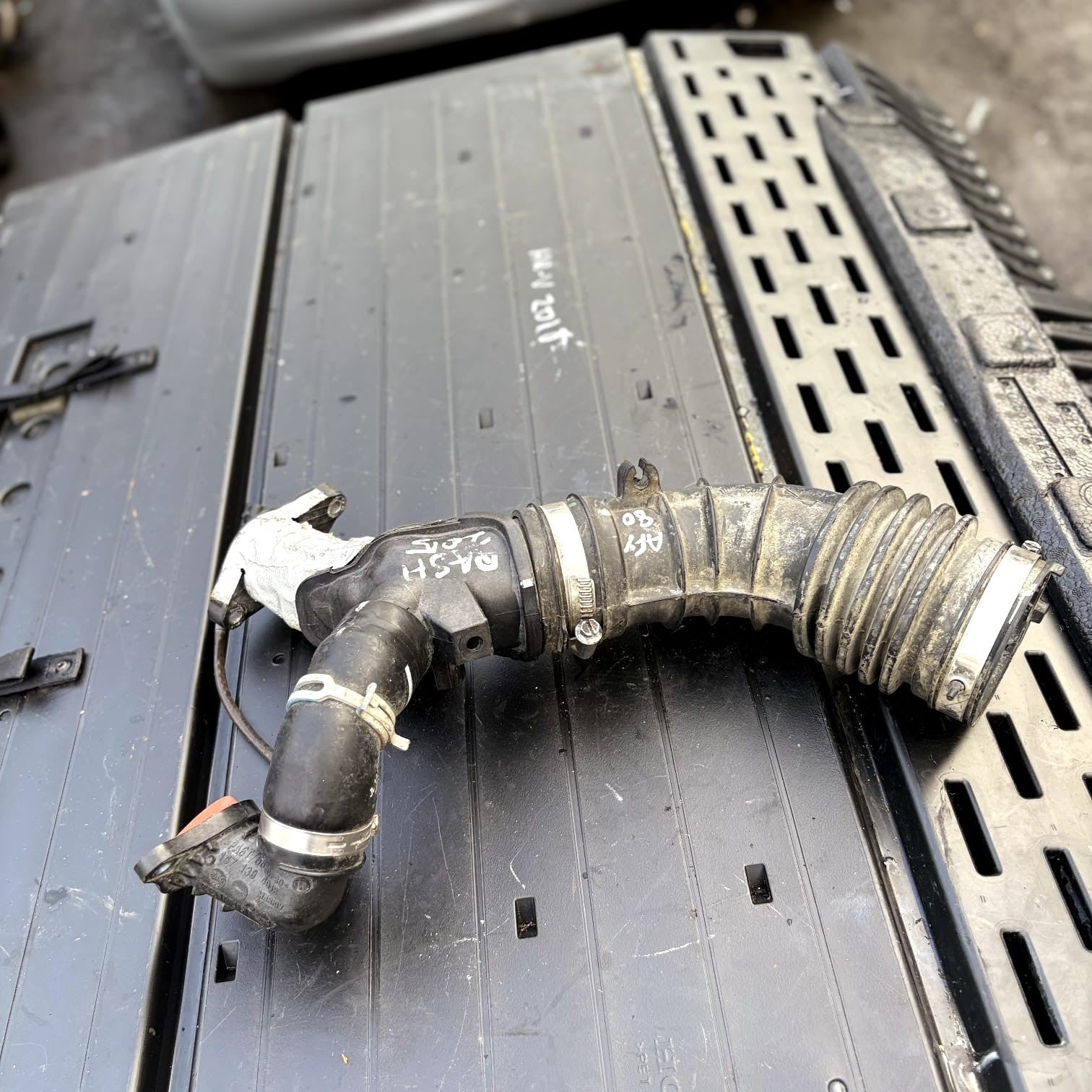 Nissan Qashqai J11 2014-2021 Air Intake Hose Pipe Tube 165763328R