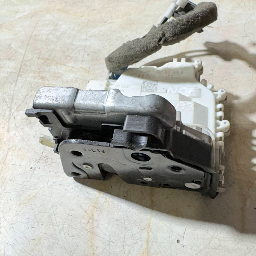 2016 AUDI A3MK3 (8V) PASSENGER FRONT DOOR LOCK CATCH 8X2837015B