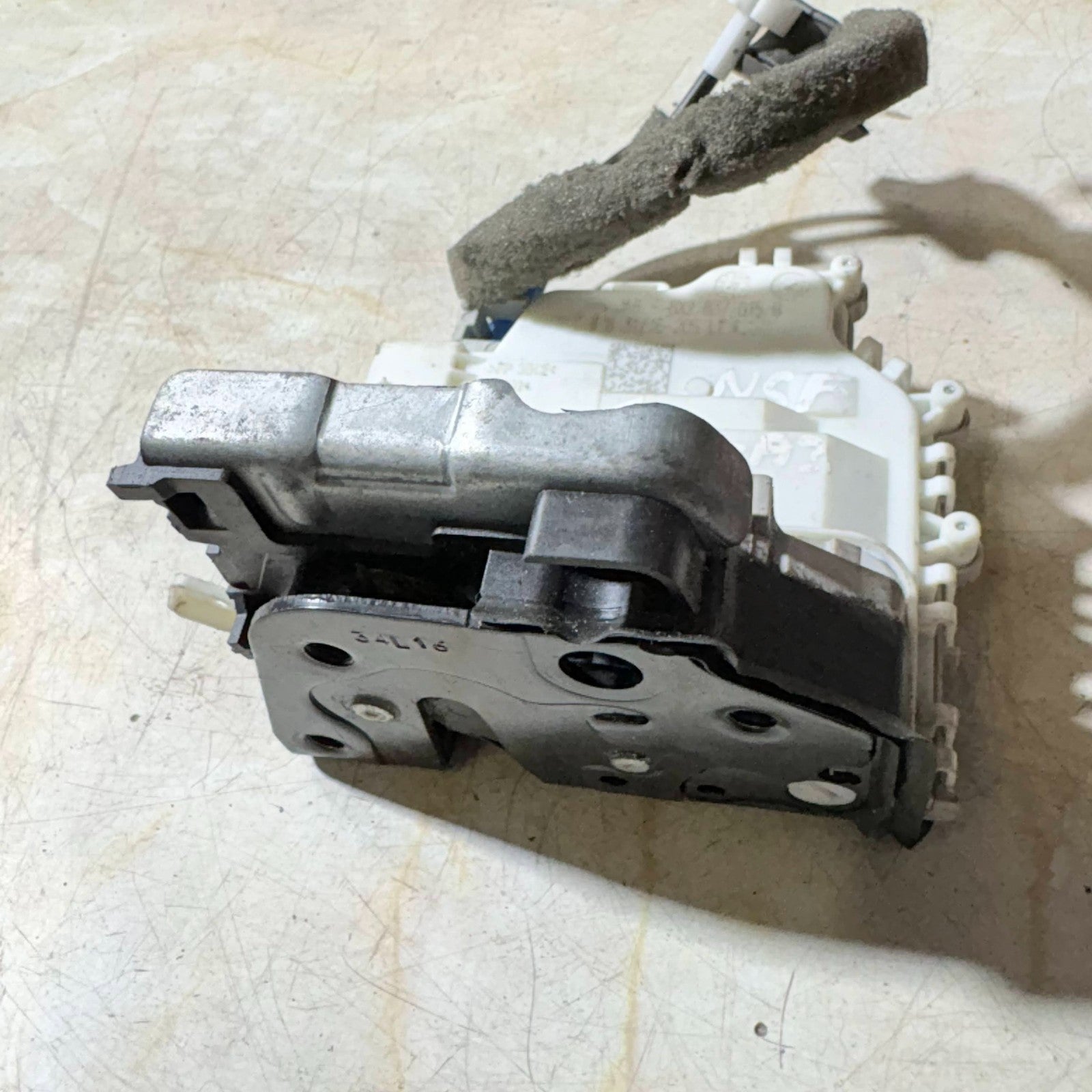 2016 AUDI A3MK3 (8V) PASSENGER FRONT DOOR LOCK CATCH 8X2837015B