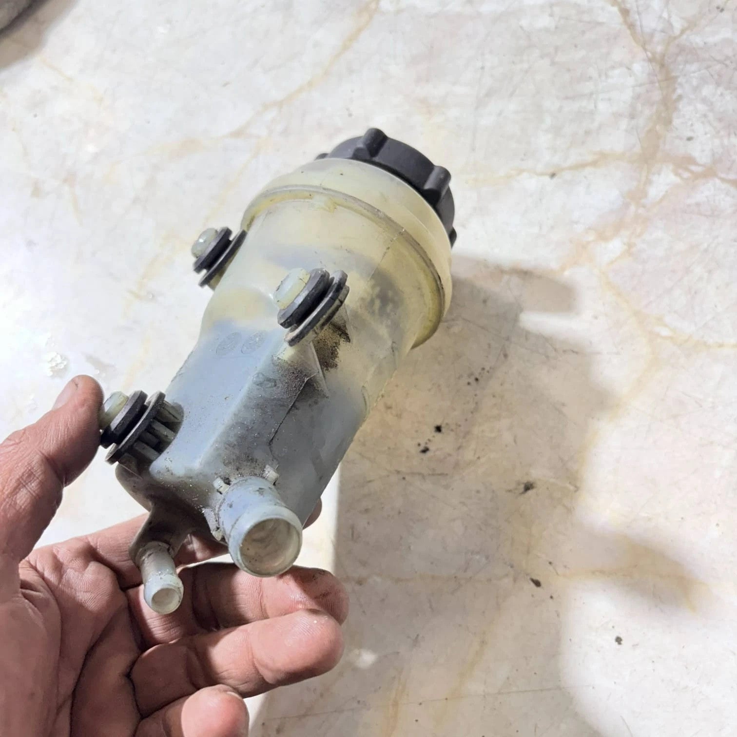 FORD FOCUS MK1 2004 POWER STEERING BOTTLE RESERVOIR 98AG-3R700AH