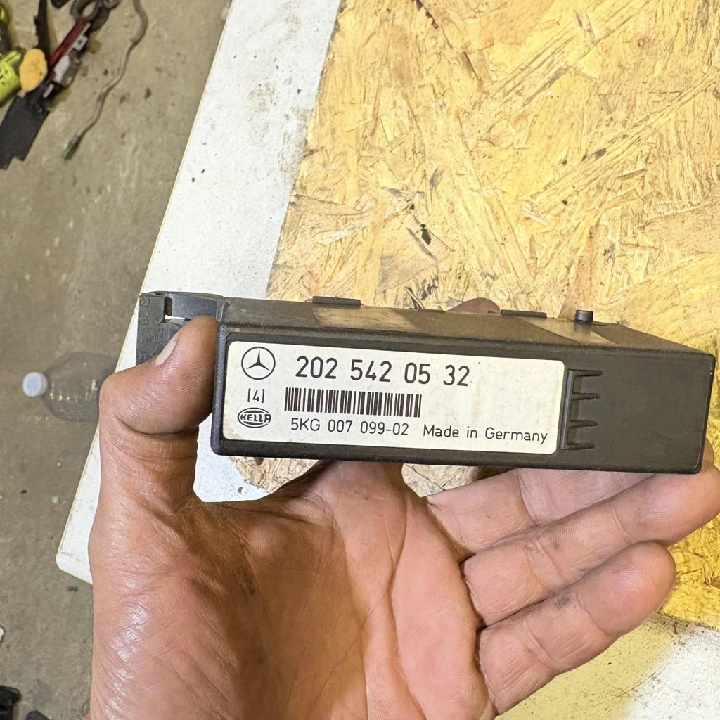 MERCEDES C CLASS 1998 W202 LIGHT CONTROL ECU 2025420532