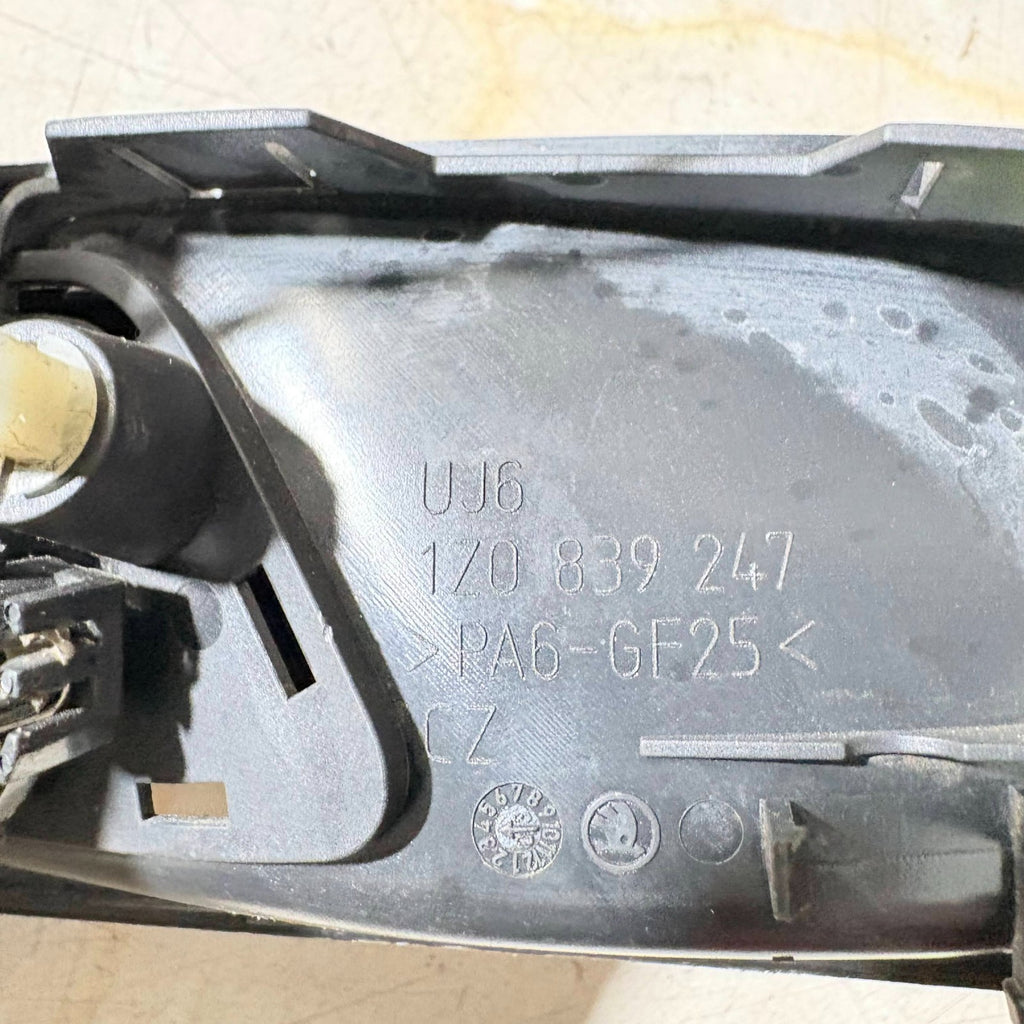 SKODA OCTAVIA PASSENGER SIDE REAR LEFT INTERIOR DOOR HANDLE 1Z0839247 04-12