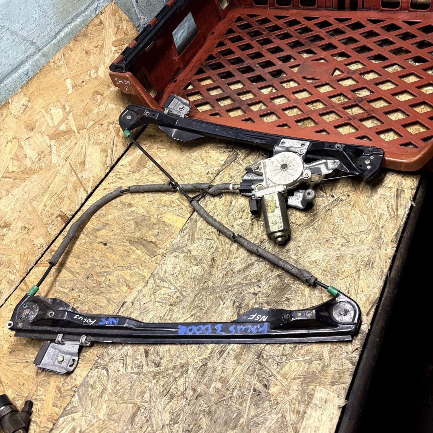 FORD C MAX MK2 PASSENGER FRONT SIDE WINDOW REGULATOR 2PIN