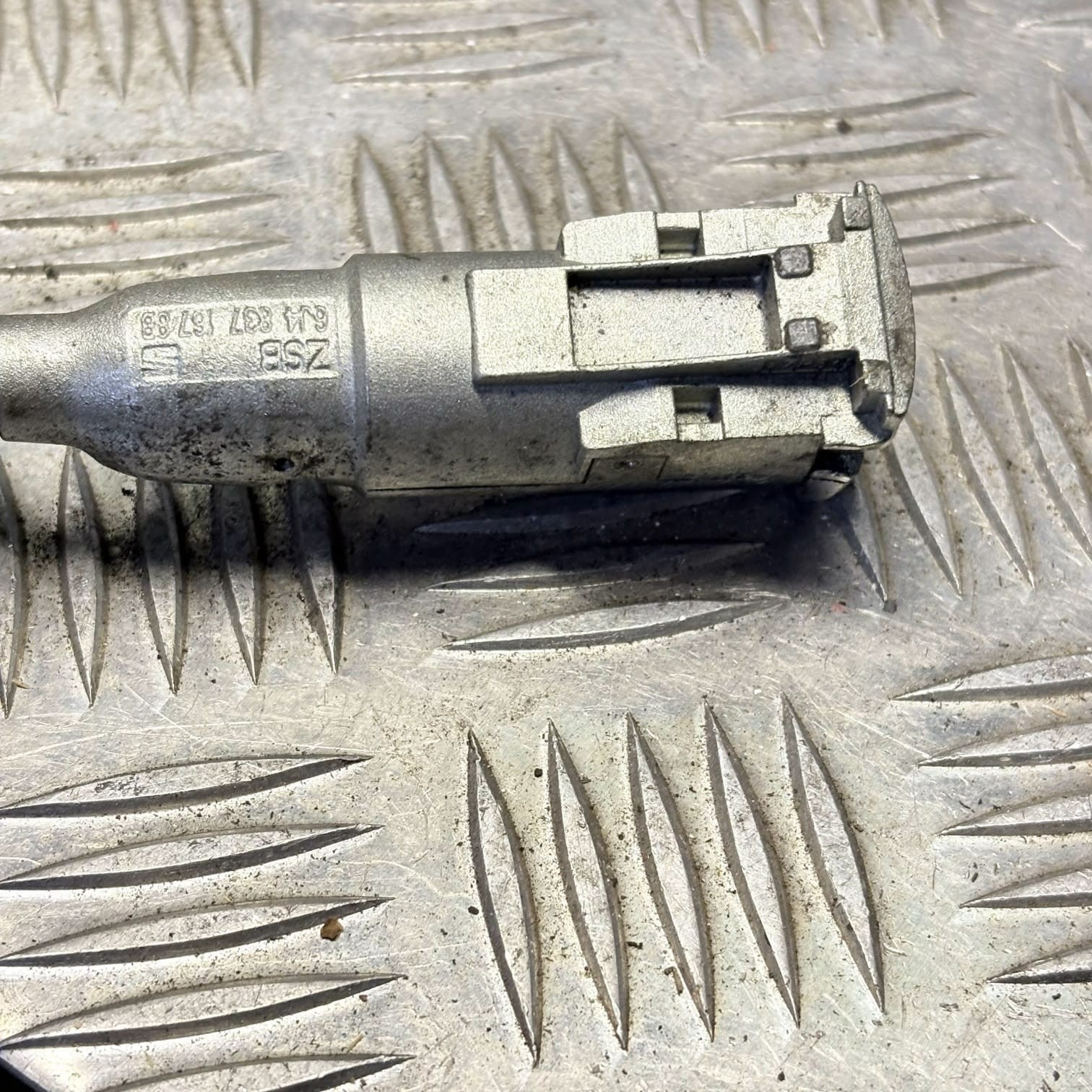 VW Touran 1T 2003-2015 Front Left Door Lock Cylinder Housing 5N0837167 107837167