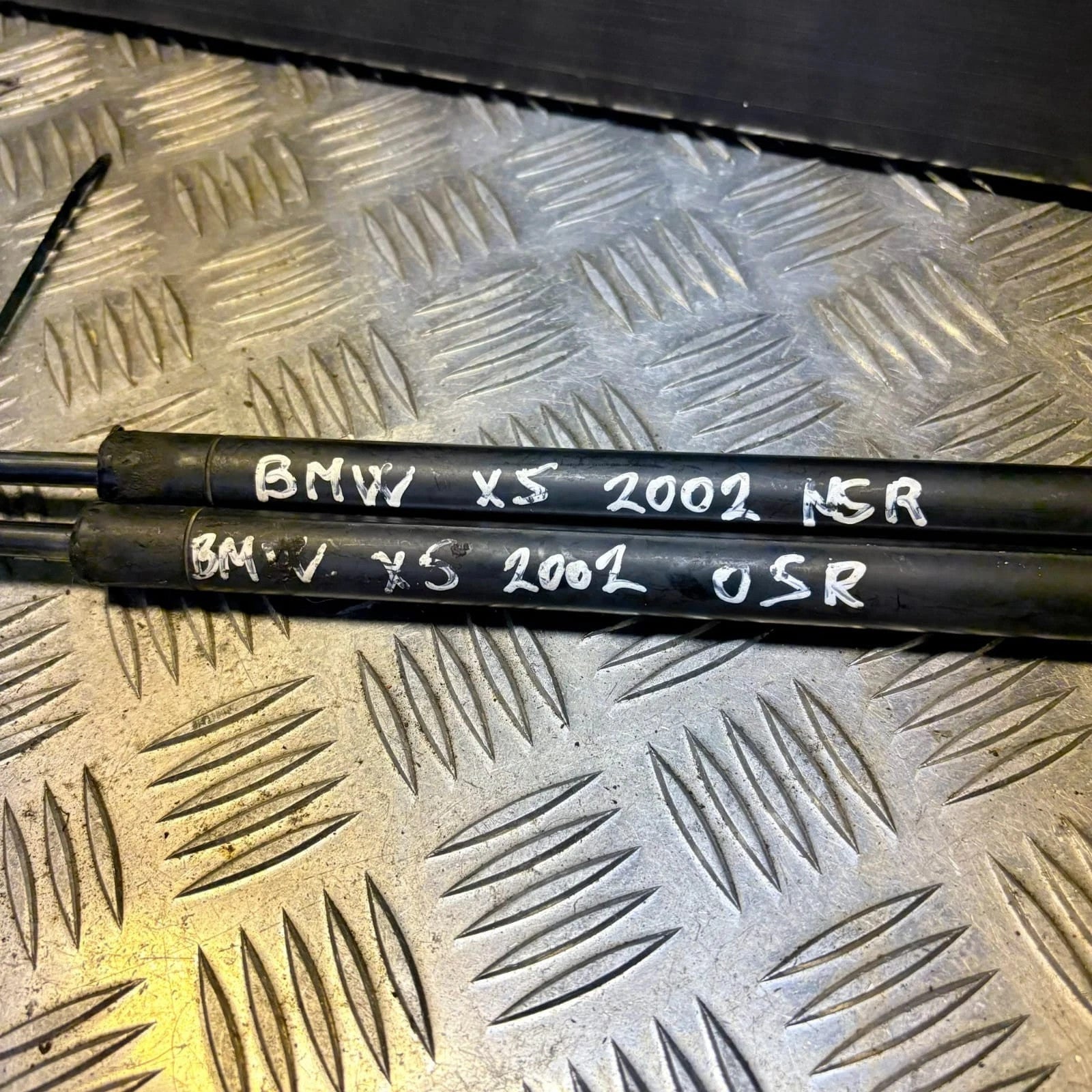 BMW X5 E53 2000-2006 Rear Tailgate Boot Lift Struts Gas Shocks Pair