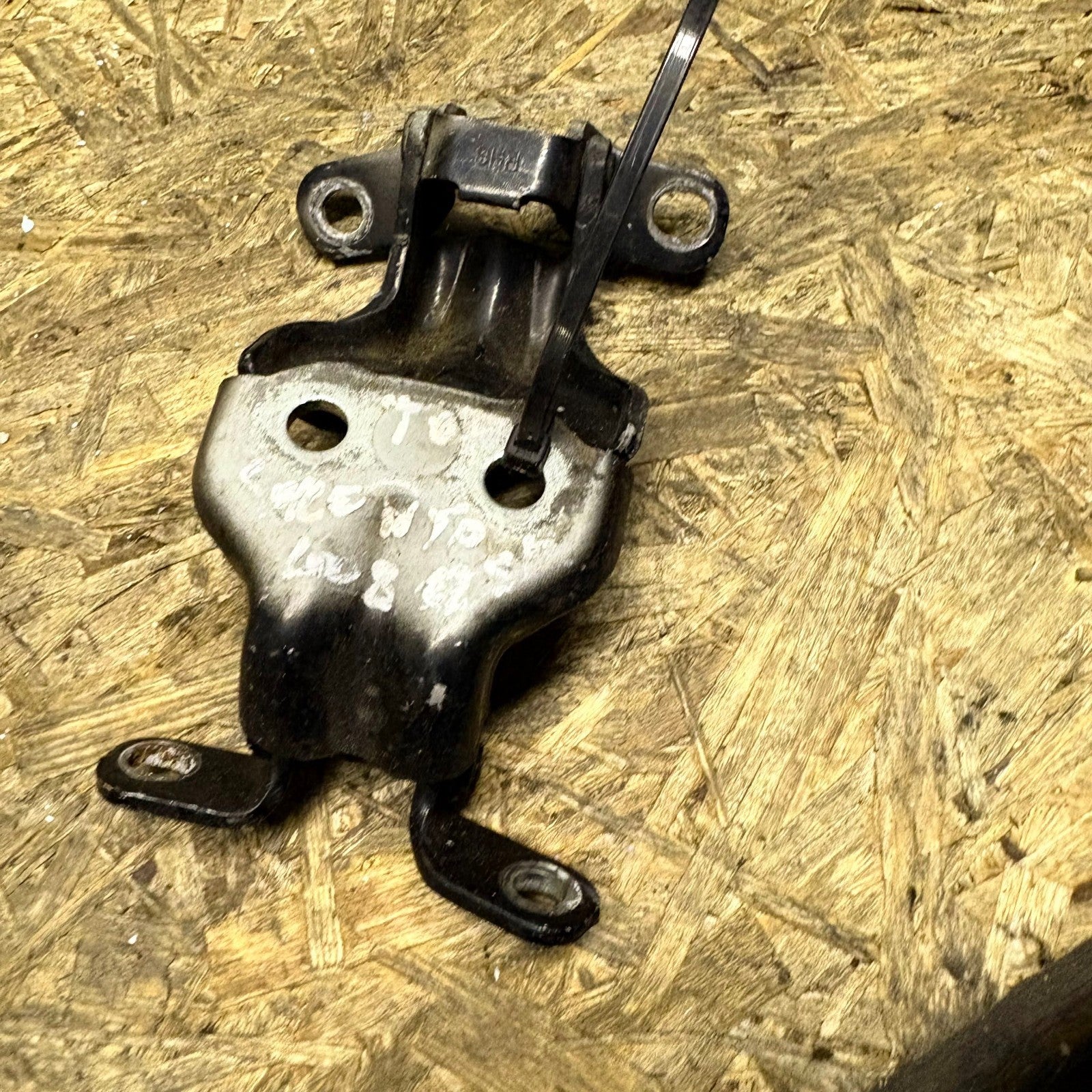 Kia Sorento MK1 2002-2009 Rear Right Door Hinges Offside OSR Hinge Set