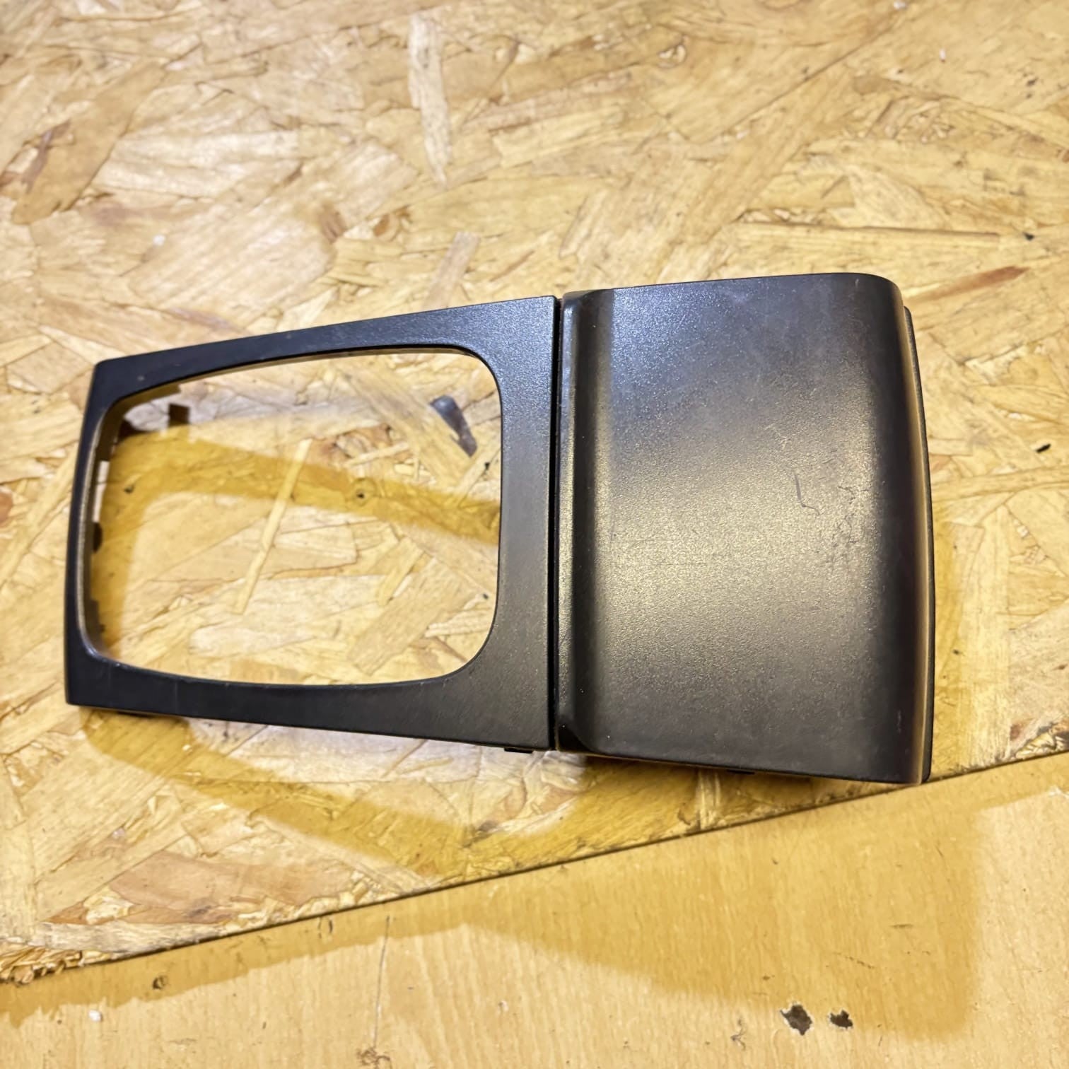 SKODA FABIA MK1 6Y 2000-2007 GEARSTICK SURROUND ASHTRAY ZB-6Y0-857-951