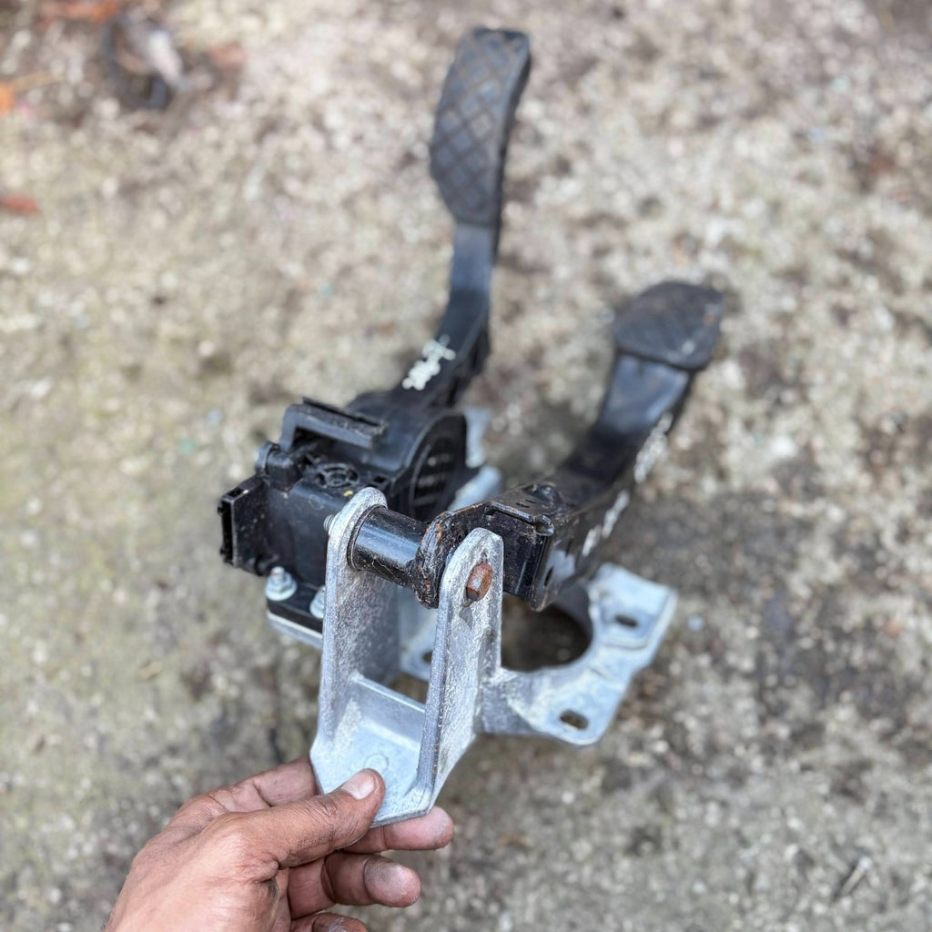 Audi A1 2014 Brake Gas Pedal Assembly Manual Gearbox 6R27211155