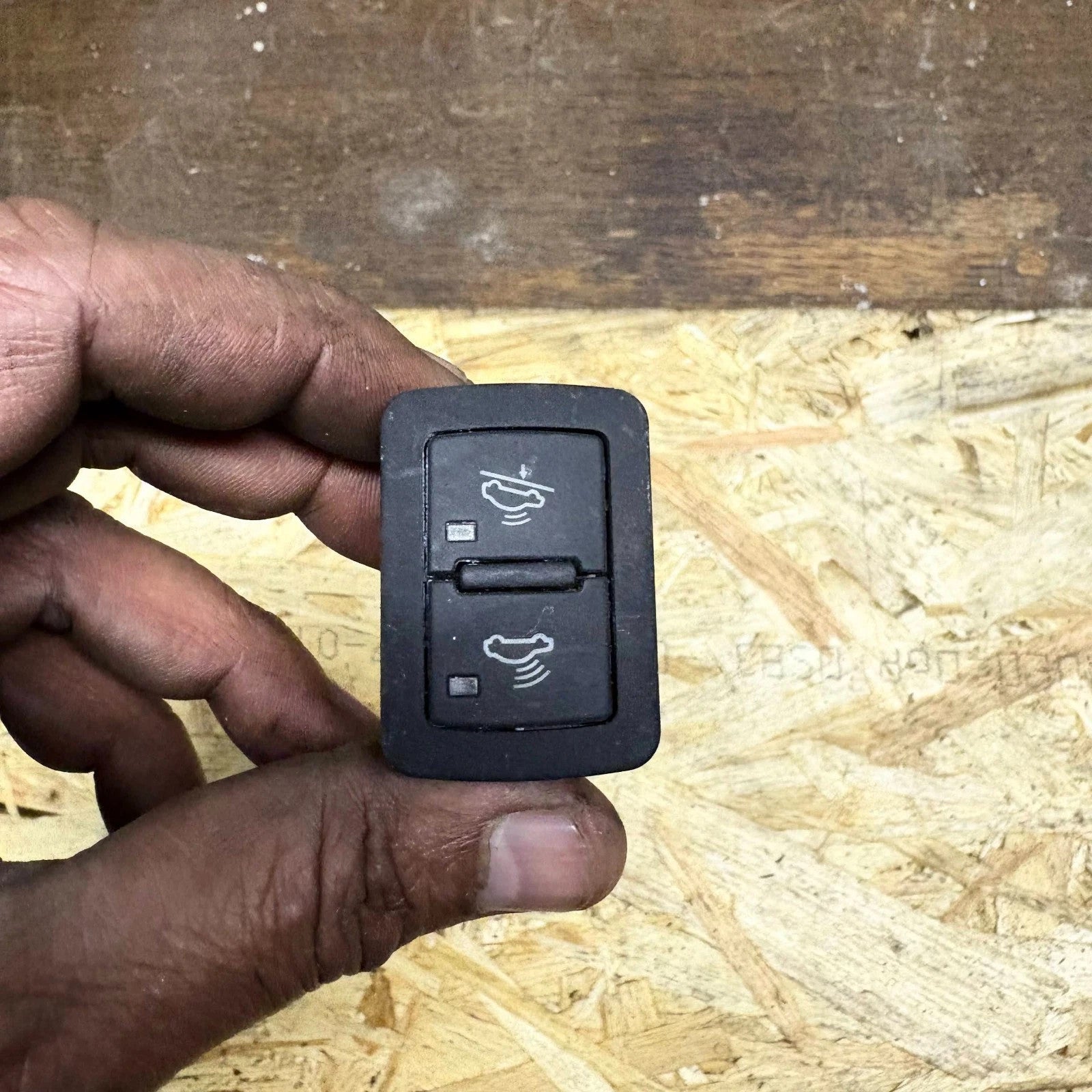 Audi A3 8P Alarm Tow-Away Switch Button Bezel Driver Door 2004-2013 8P0959527