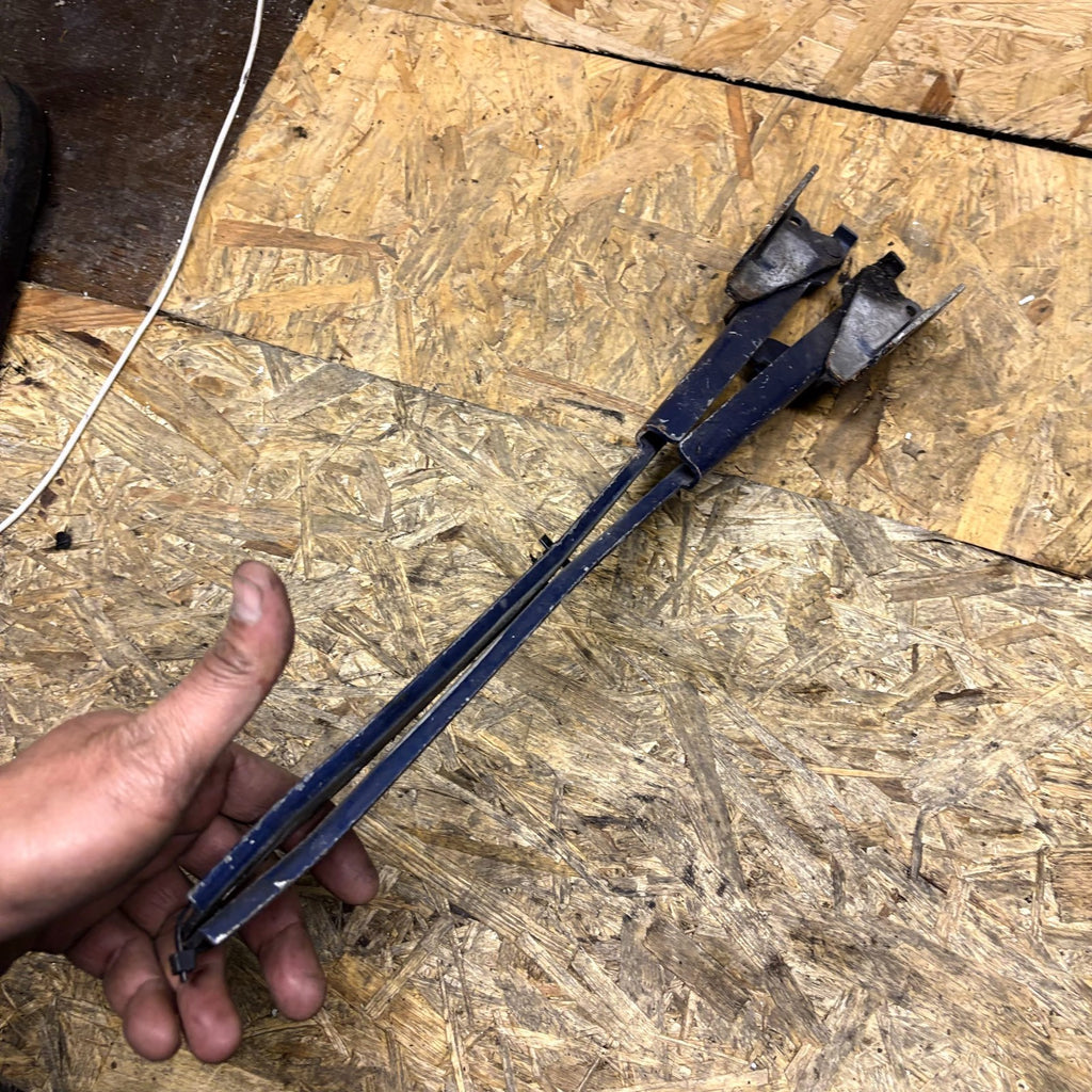 Kia Sedona 2002-2005 Front Right Bonnet Hinge OSF Replacement