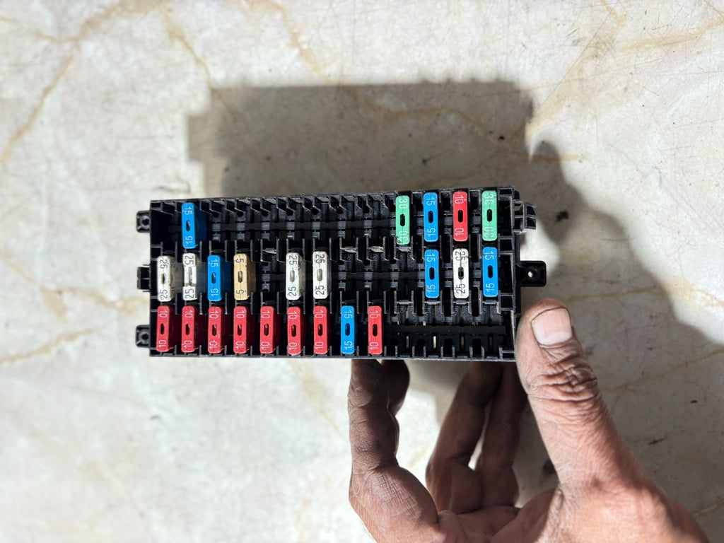 VAUXHALL VIVARO B RENAULT TRAFIC MK3 1.6 CDTI PASSENGER DASH FUSE BOX 2014-2019