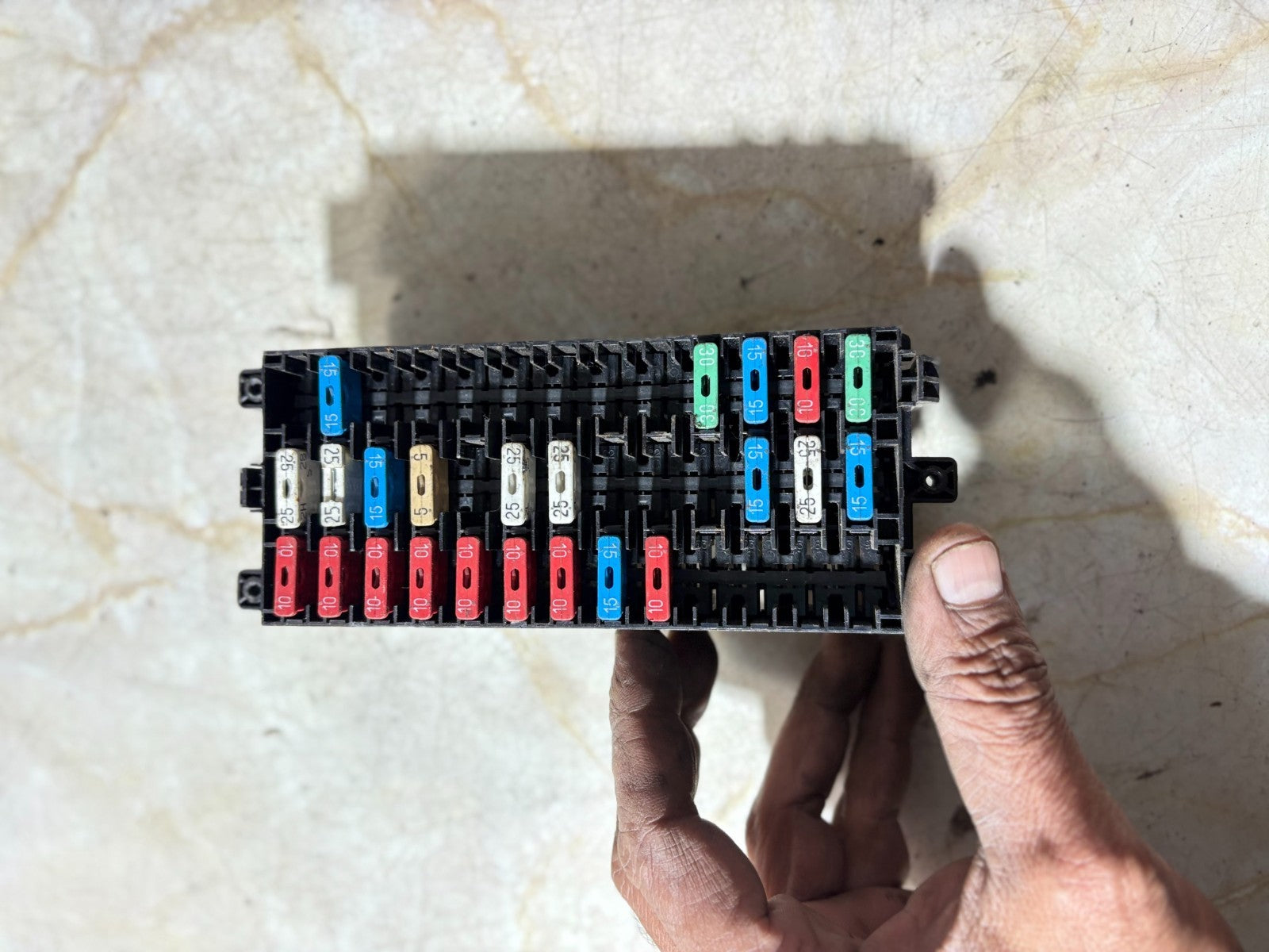 VAUXHALL VIVARO B RENAULT TRAFIC MK3 1.6 CDTI PASSENGER DASH FUSE BOX 2014-2019