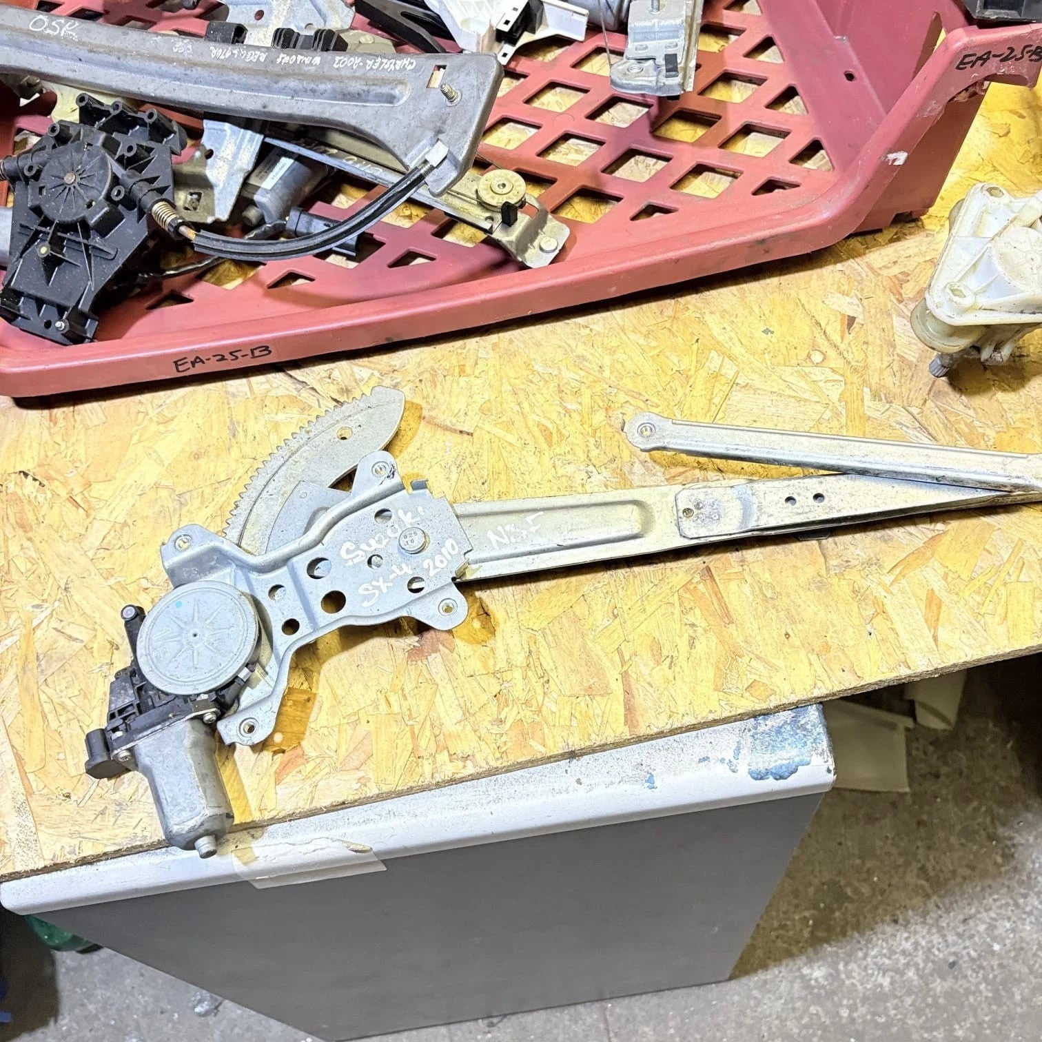 Suzuki SX-4 WINDOW REGULATOR MOTOR PASSENGER FRONT SIDE 2010