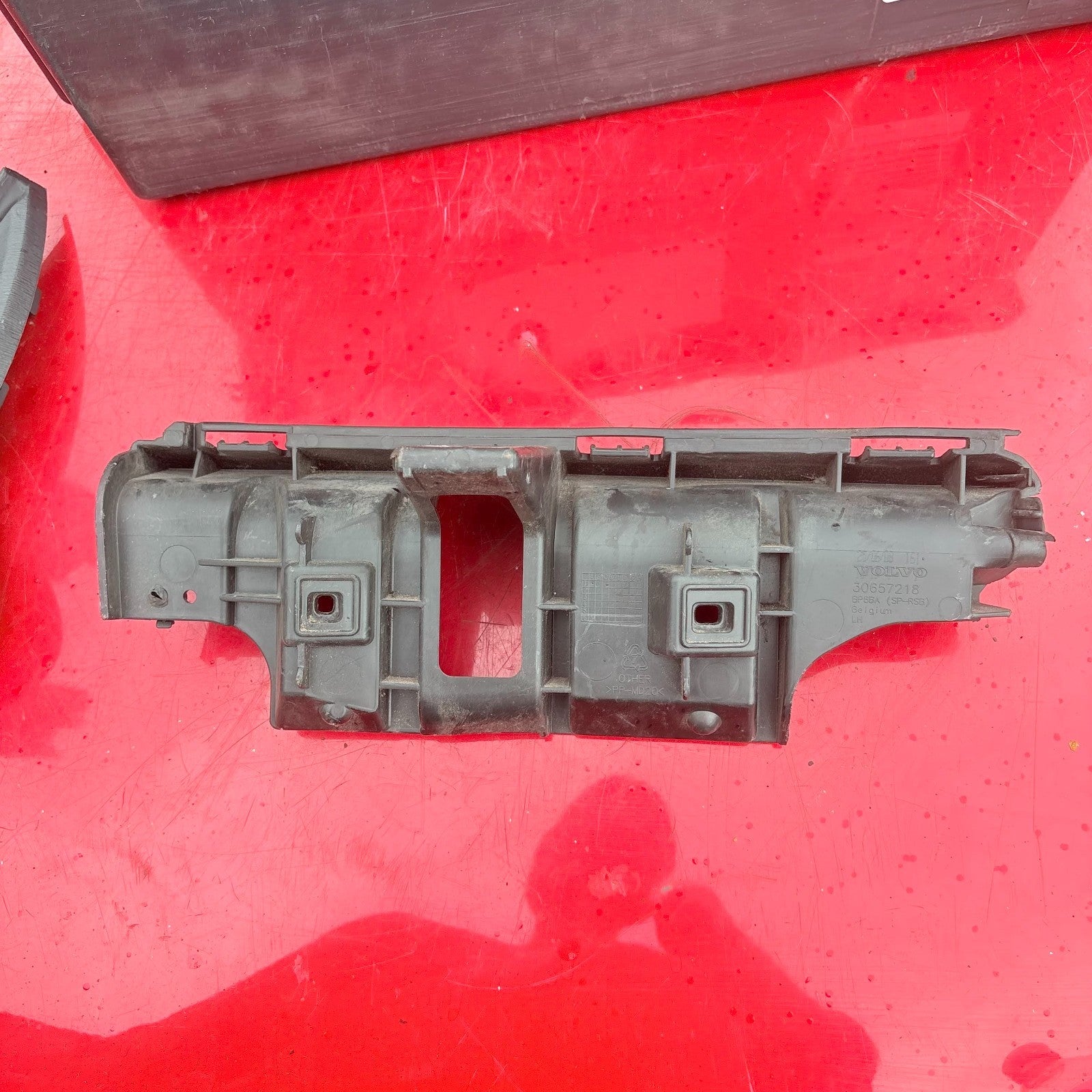 VOLVO Passenger Side Rear Left BUMPER BRACKET 30657218