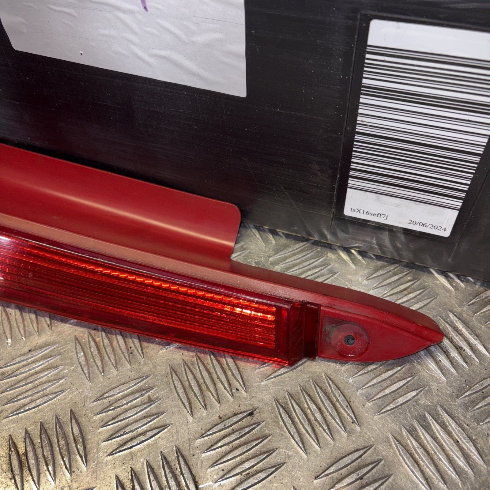 CITROEN C4 HATCHBACK OS REAR UPPER LIGHT REFLECTOR 9655863780 2004-2007 SK57