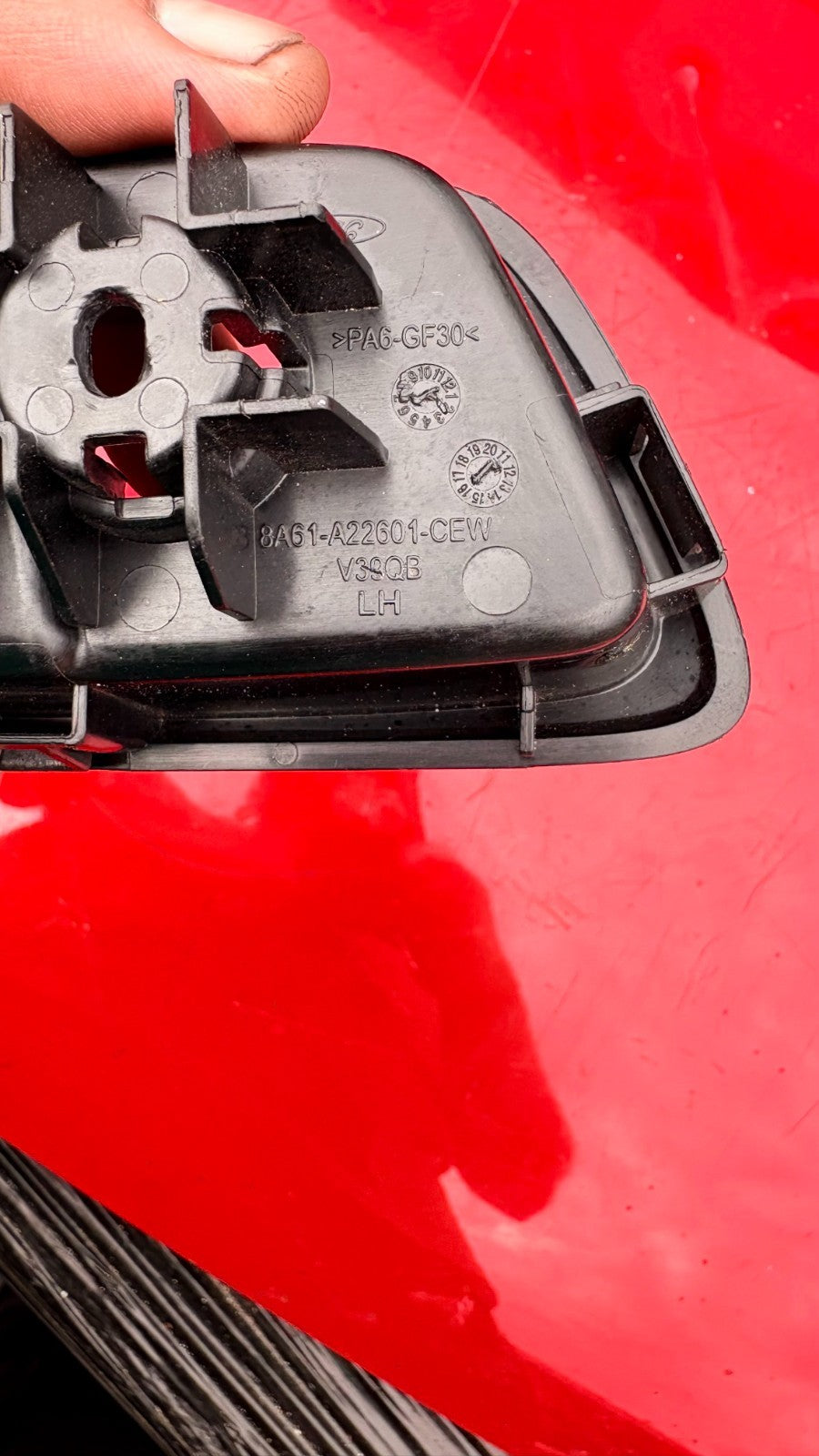 FORD ECOSPORT 2018 INTERIOR DOOR HANDLE REAR LEFT PASSENGER SIDE 8A61-A22601-CEW
