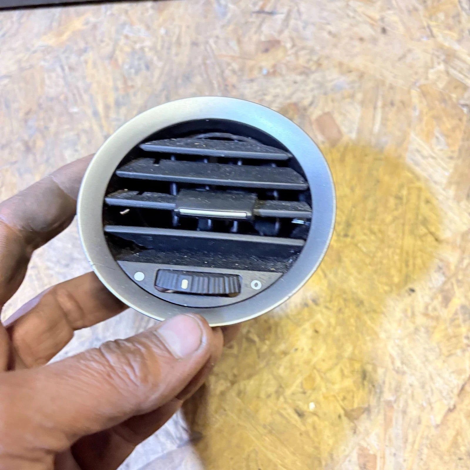 MG 6 DASHBOARD AIR VENT FRONT DRIVER RIGHT SIDE 2012