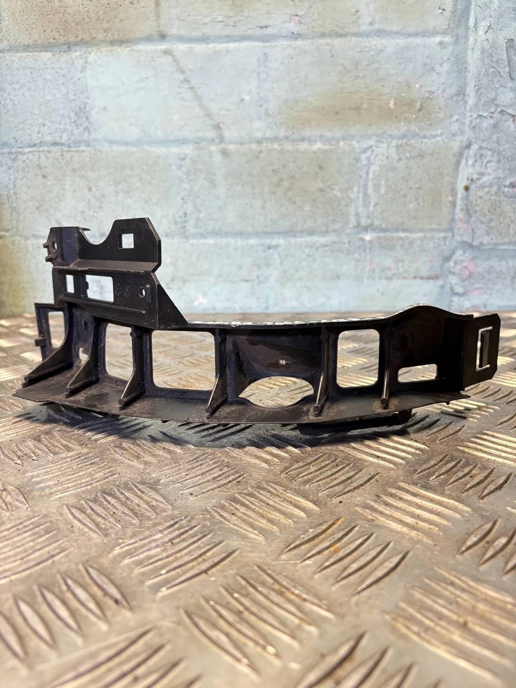 VAUXHALL ZAFIRA 2006 NSR REAR BUMPER MOUNTING BRACKETS 000137794