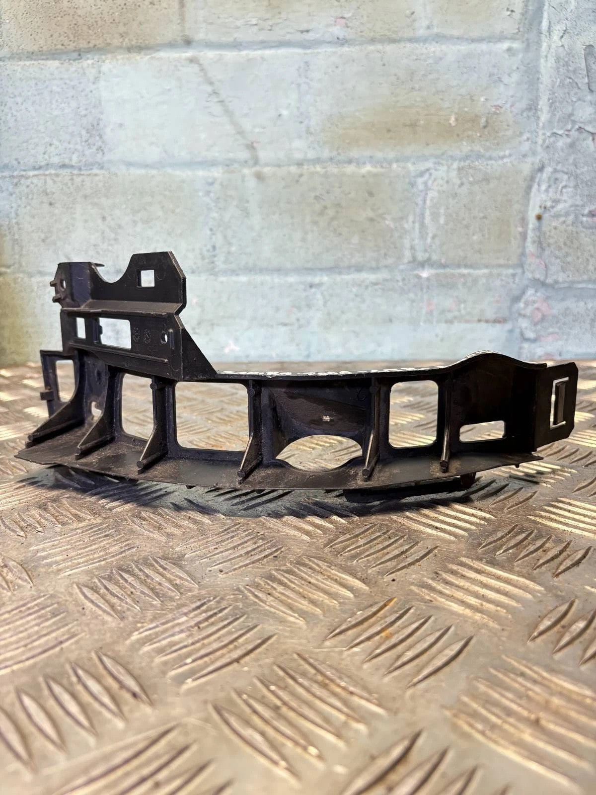 VAUXHALL ZAFIRA 2006 NSR REAR BUMPER MOUNTING BRACKETS 000137794