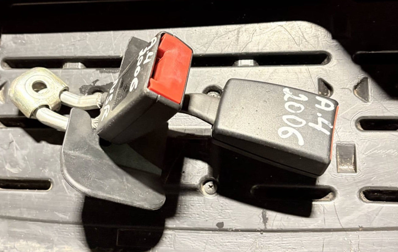 AUDI A4 B7 2006 SEAT BELT STALK REAR CENTRE 8E085773901C NSR