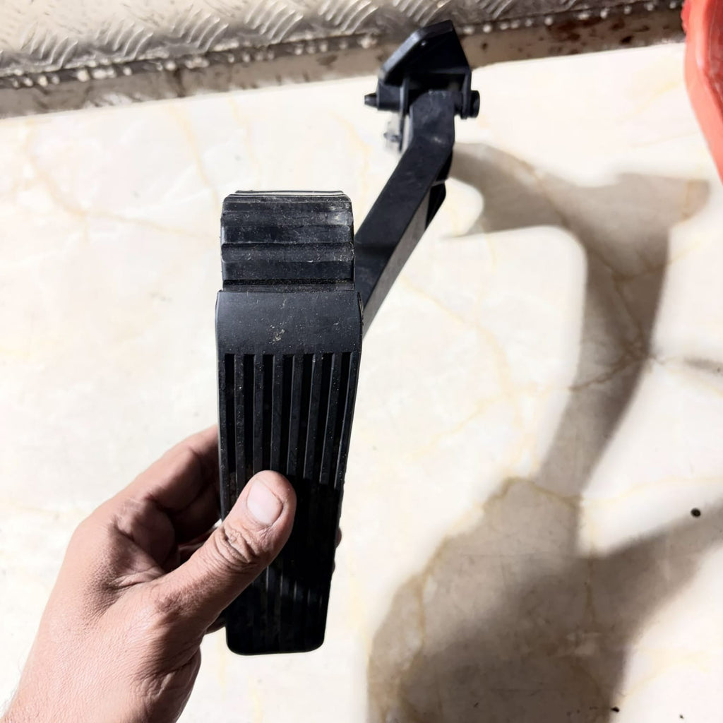 Mercedes E Class Accelerator Throttle Pedal 1243011320 W210 2.3 Petrol