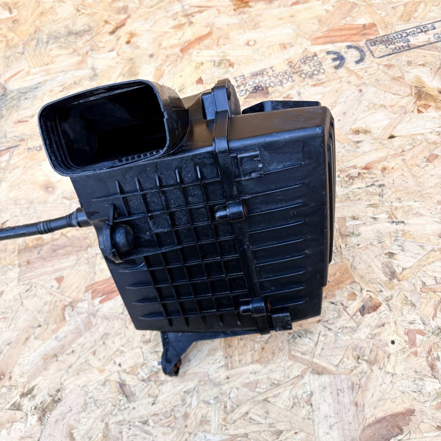 AUDI A1 8X 1.6 DIESEL AIR FILTER BOX HOUSING 6R0129601C