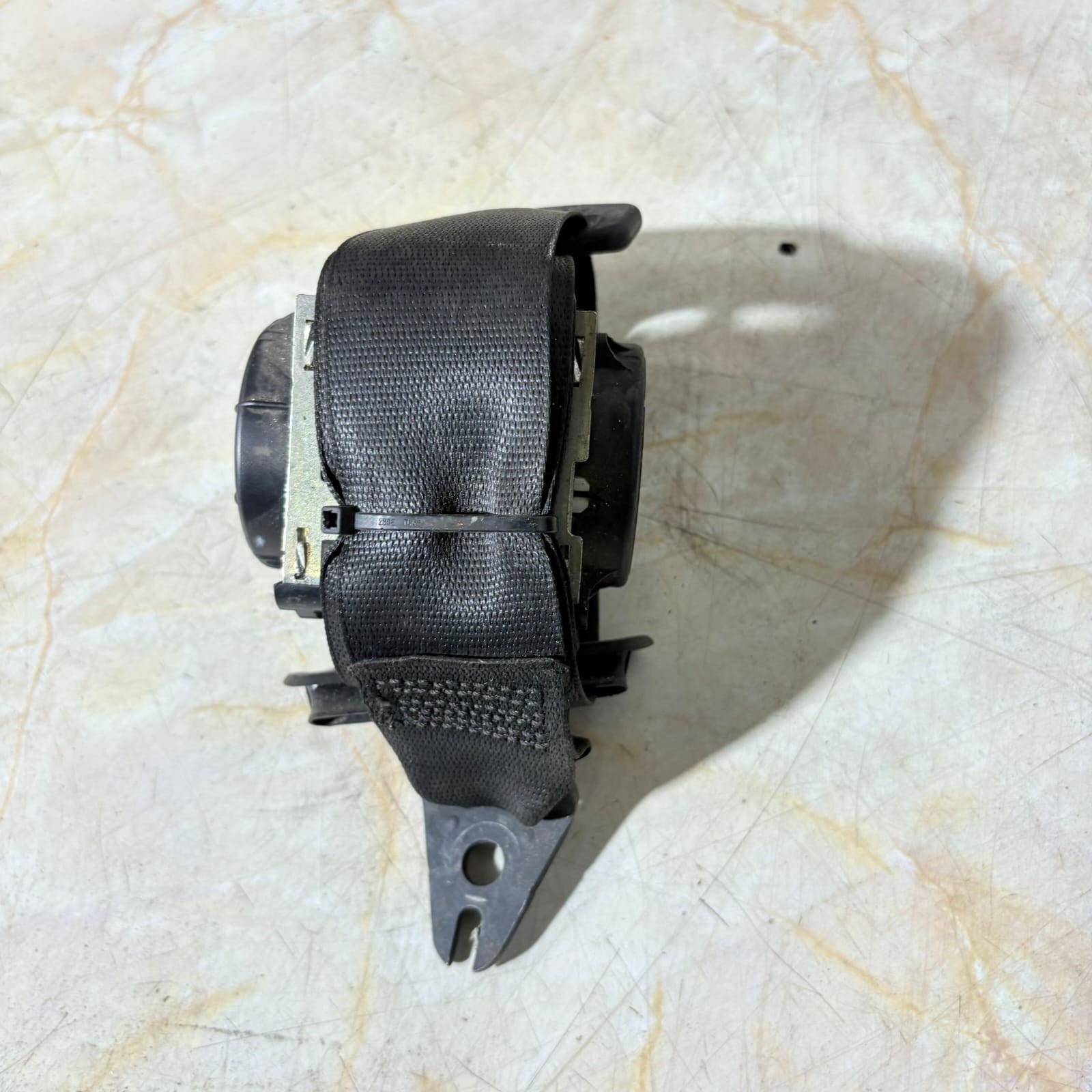 BMW 3 SERIES E90 05-13 REAR CENTRE MIDDLE SEAT BELT 606091700D 2008