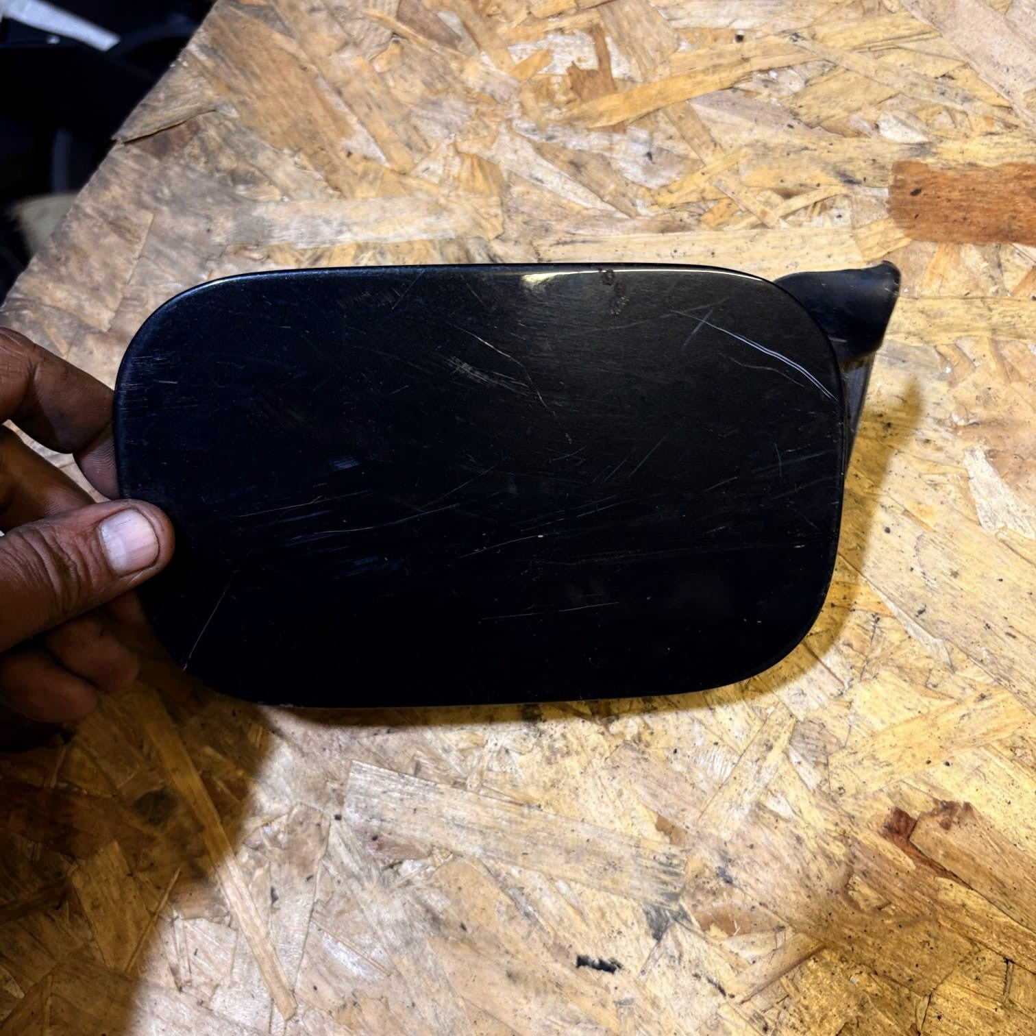 8E0010184H 87916 fuel tank cover for AUDI A4 1.9 TDI