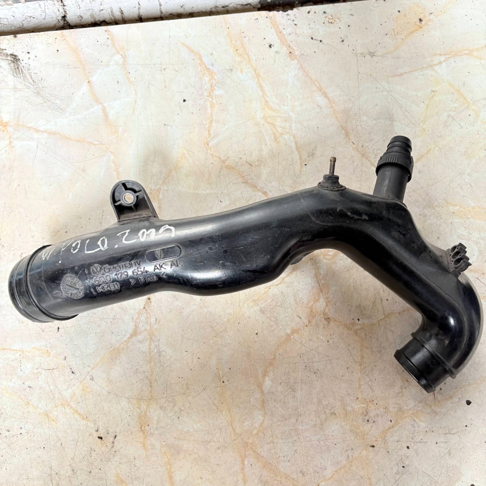VOLKSWAGEN POLO 04-09 AIR INTAKE TURBO PIPE 6Q0 129 654 AK